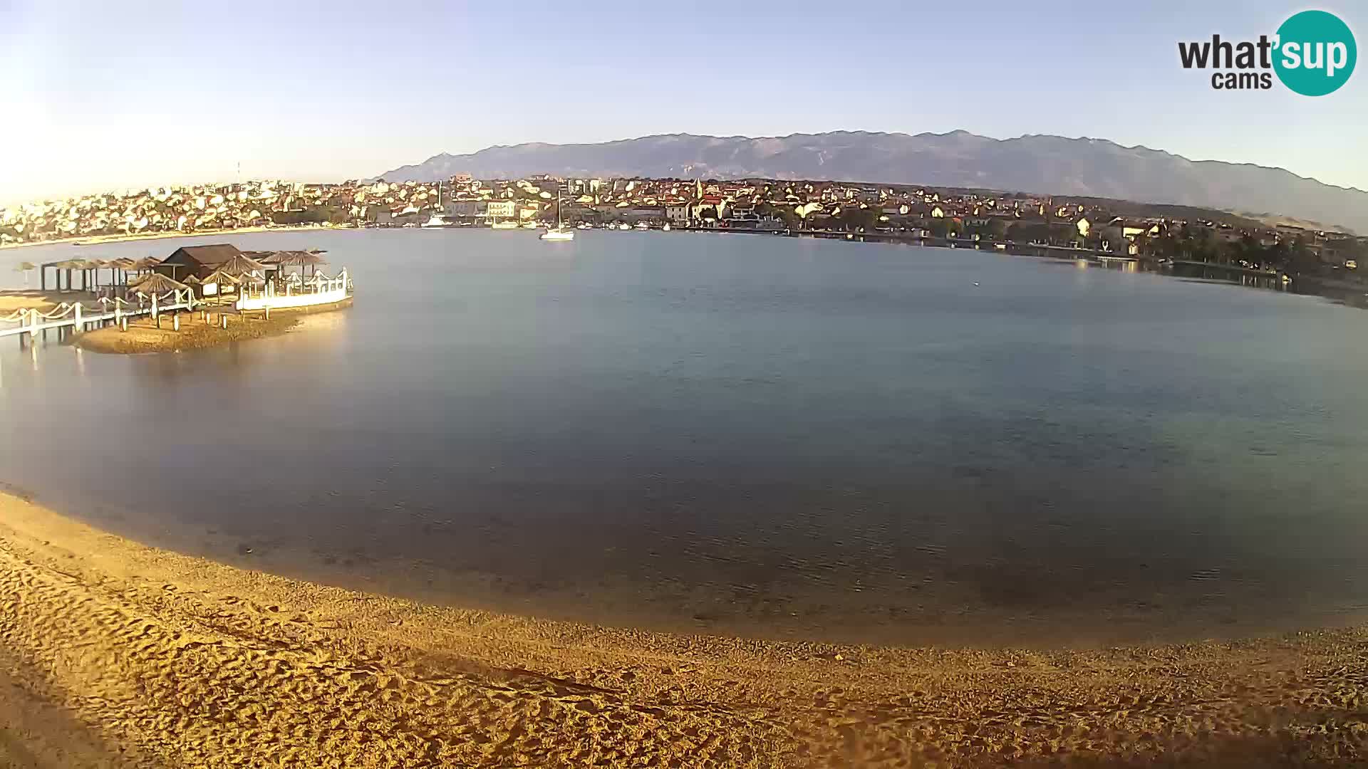 Novalja en vivo – playa de la ciudad