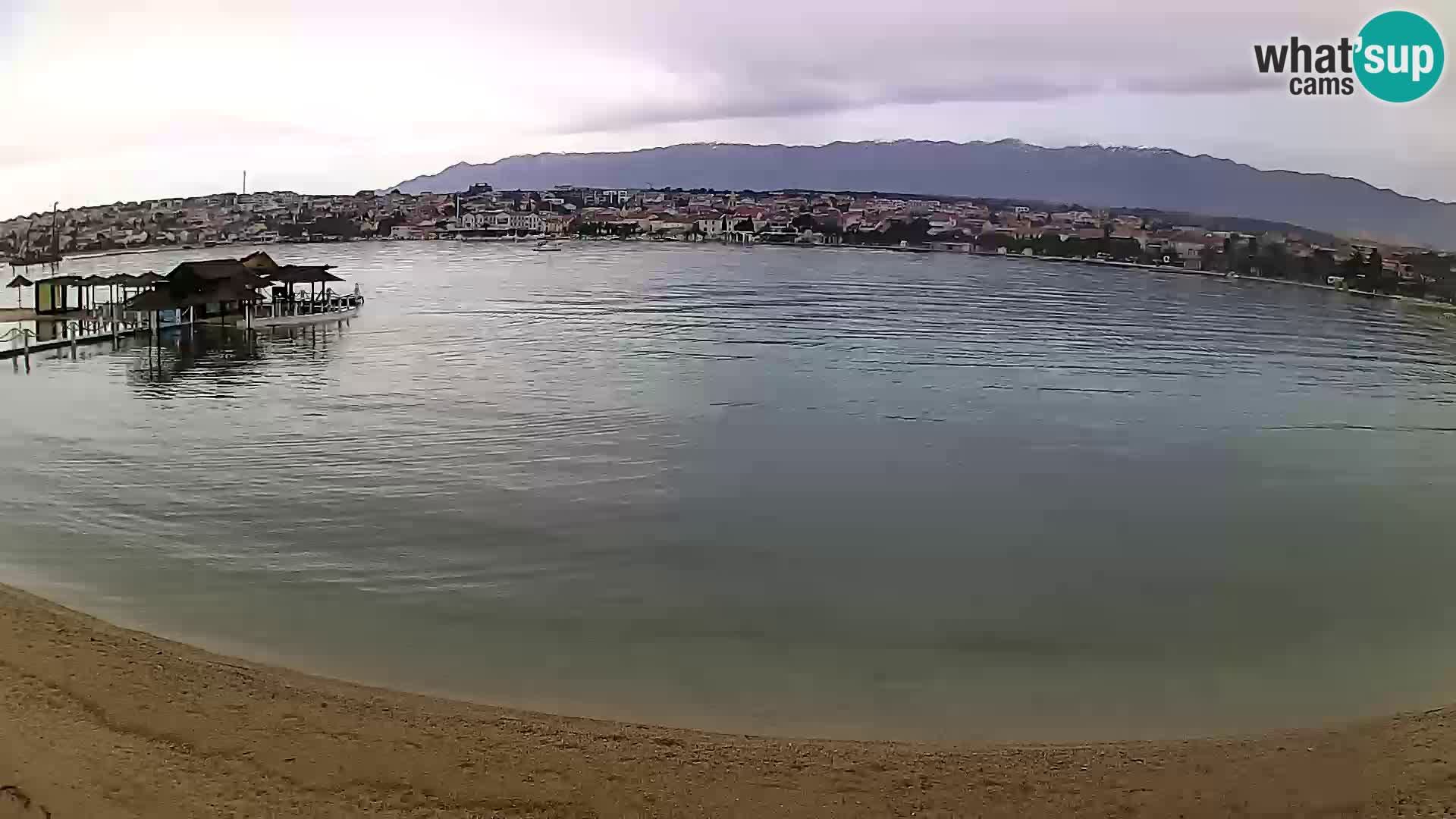 Novalja en vivo – playa de la ciudad