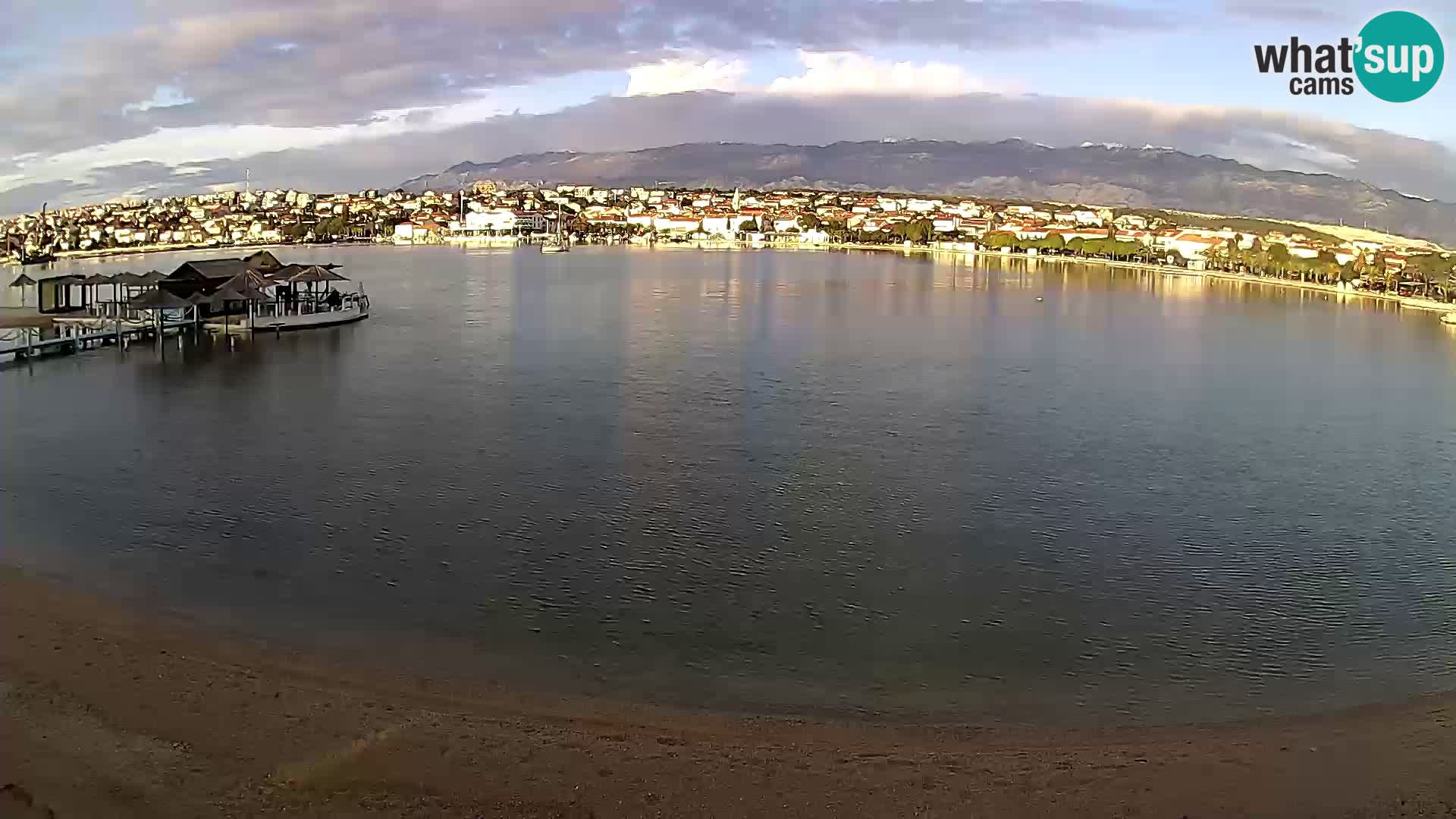 Novalja en vivo – playa de la ciudad