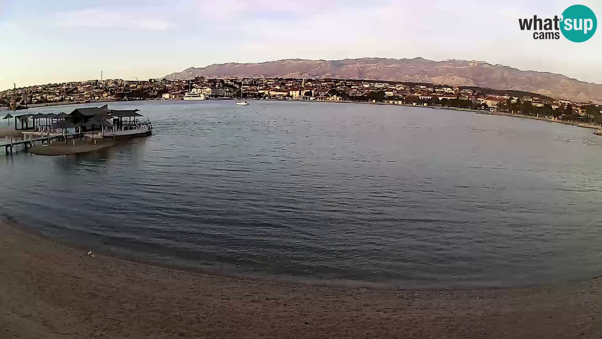 Novalja en vivo – playa de la ciudad