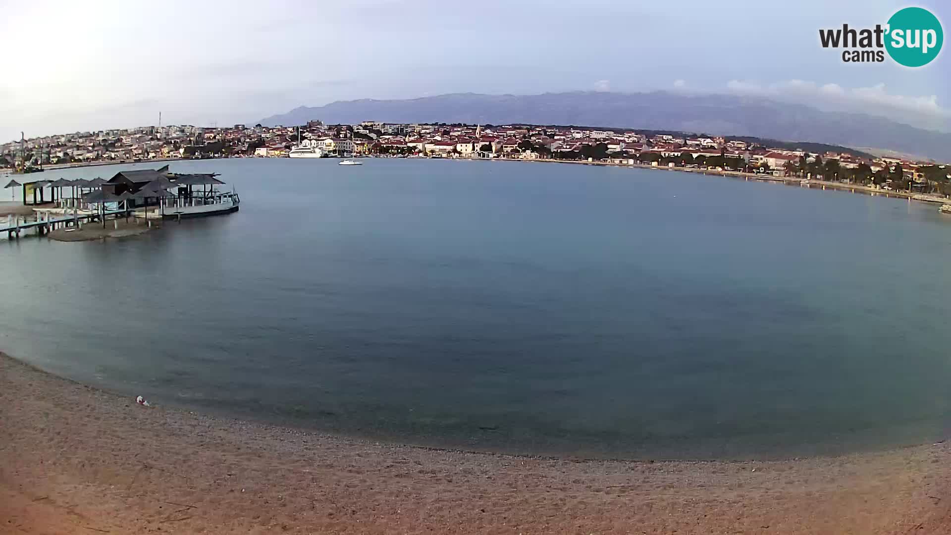 Novalja en vivo – playa de la ciudad