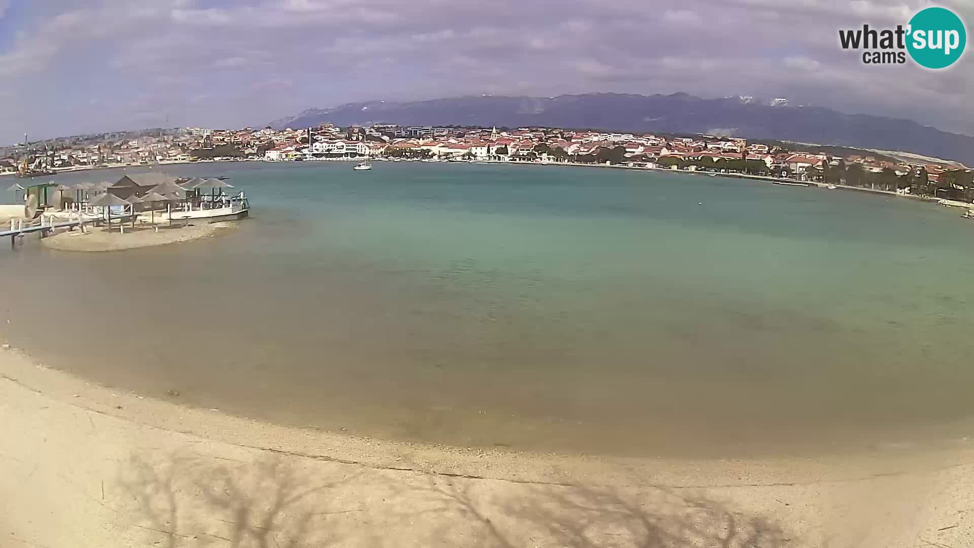 Novalja en vivo – playa de la ciudad