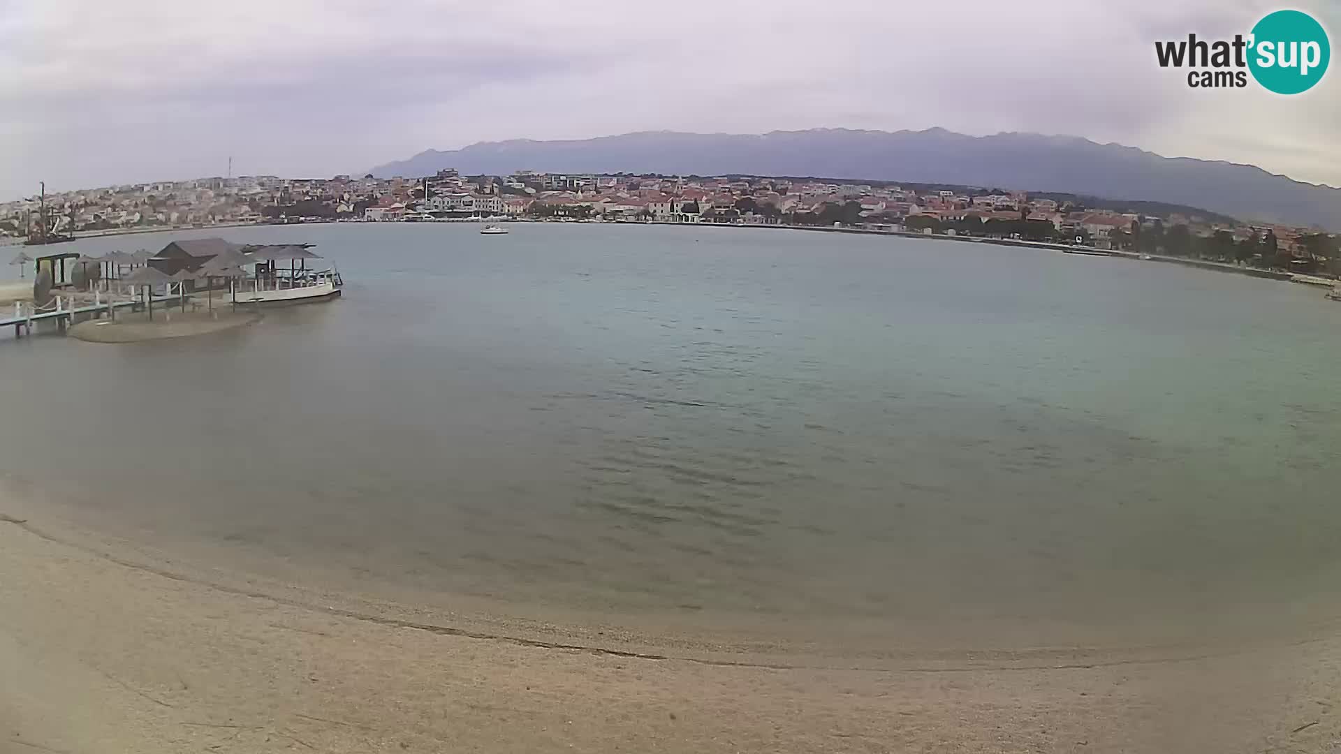 Novalja en vivo – playa de la ciudad