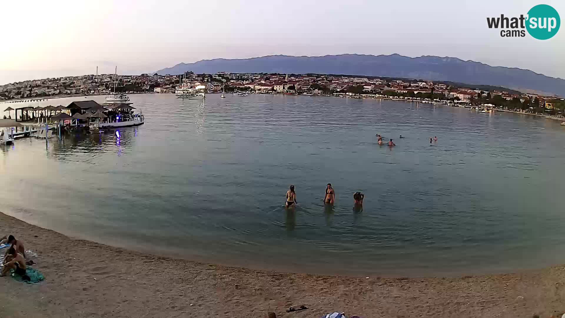 Novalja en vivo – playa de la ciudad