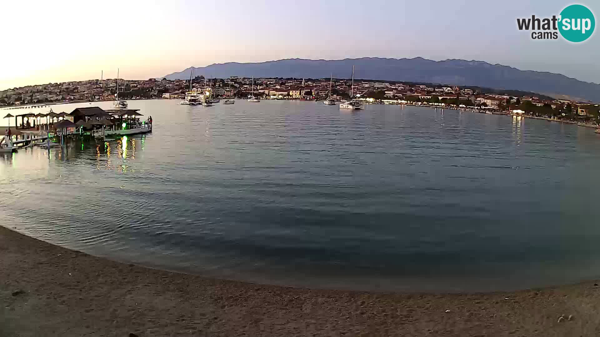 Novalja en vivo – playa de la ciudad