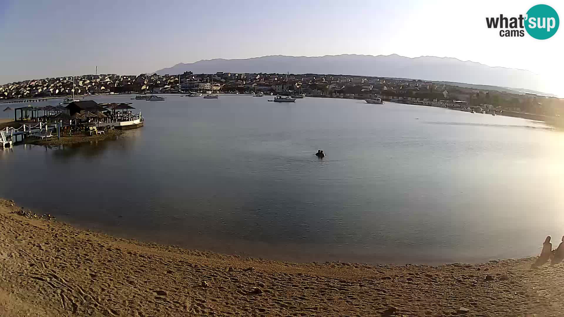 Novalja en vivo – playa de la ciudad