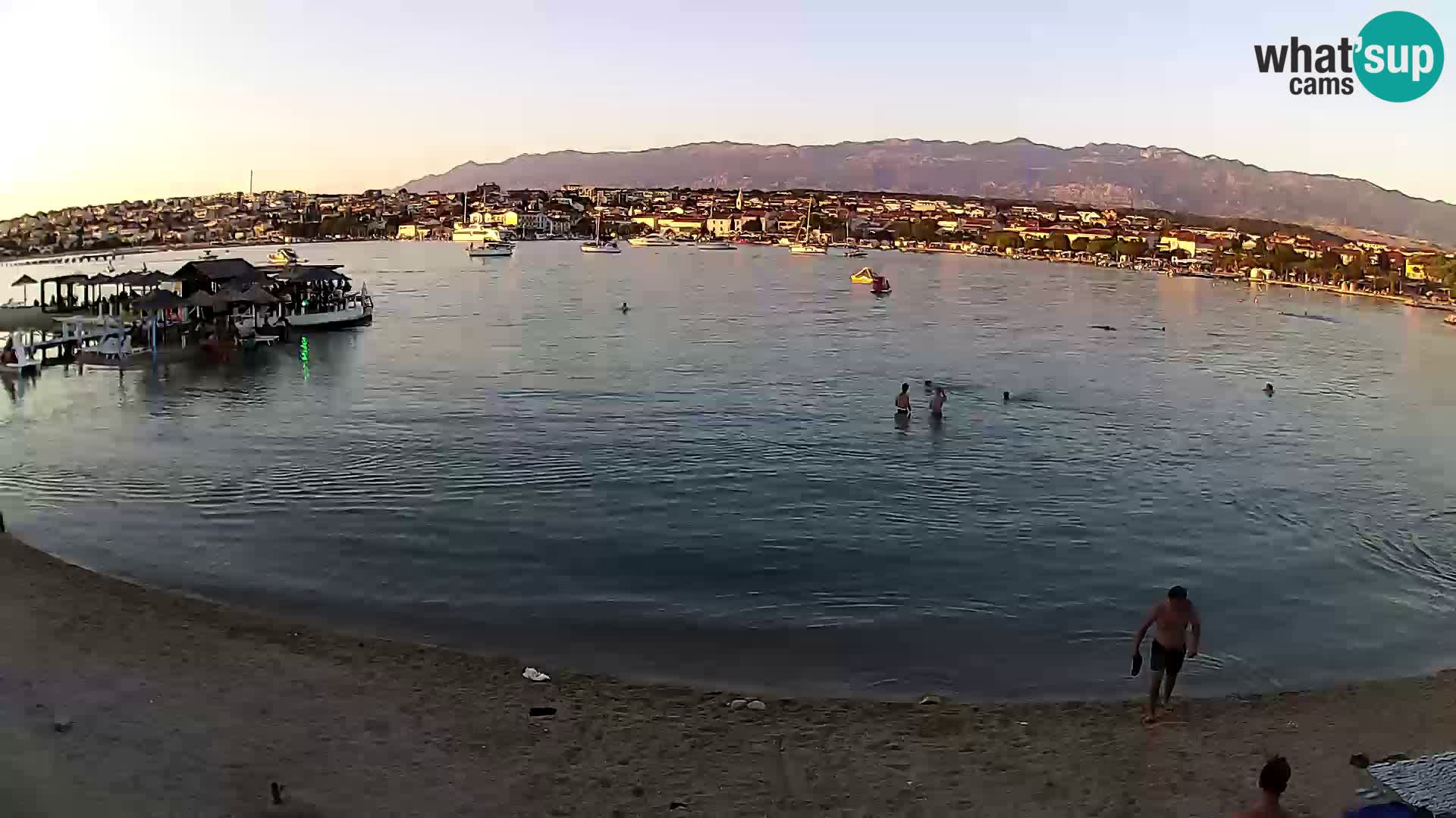 Novalja en vivo – playa de la ciudad
