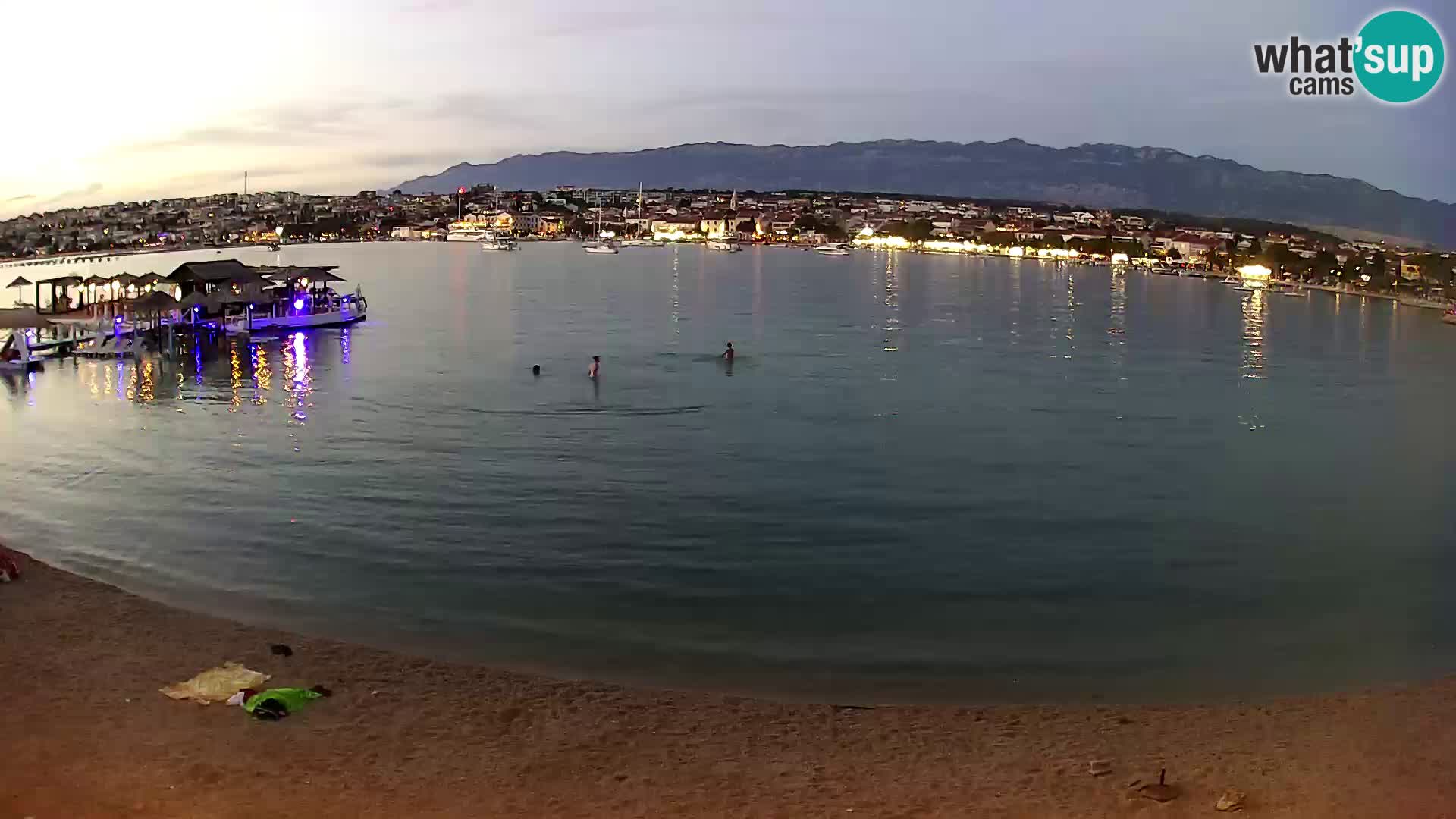 Novalja en vivo – playa de la ciudad