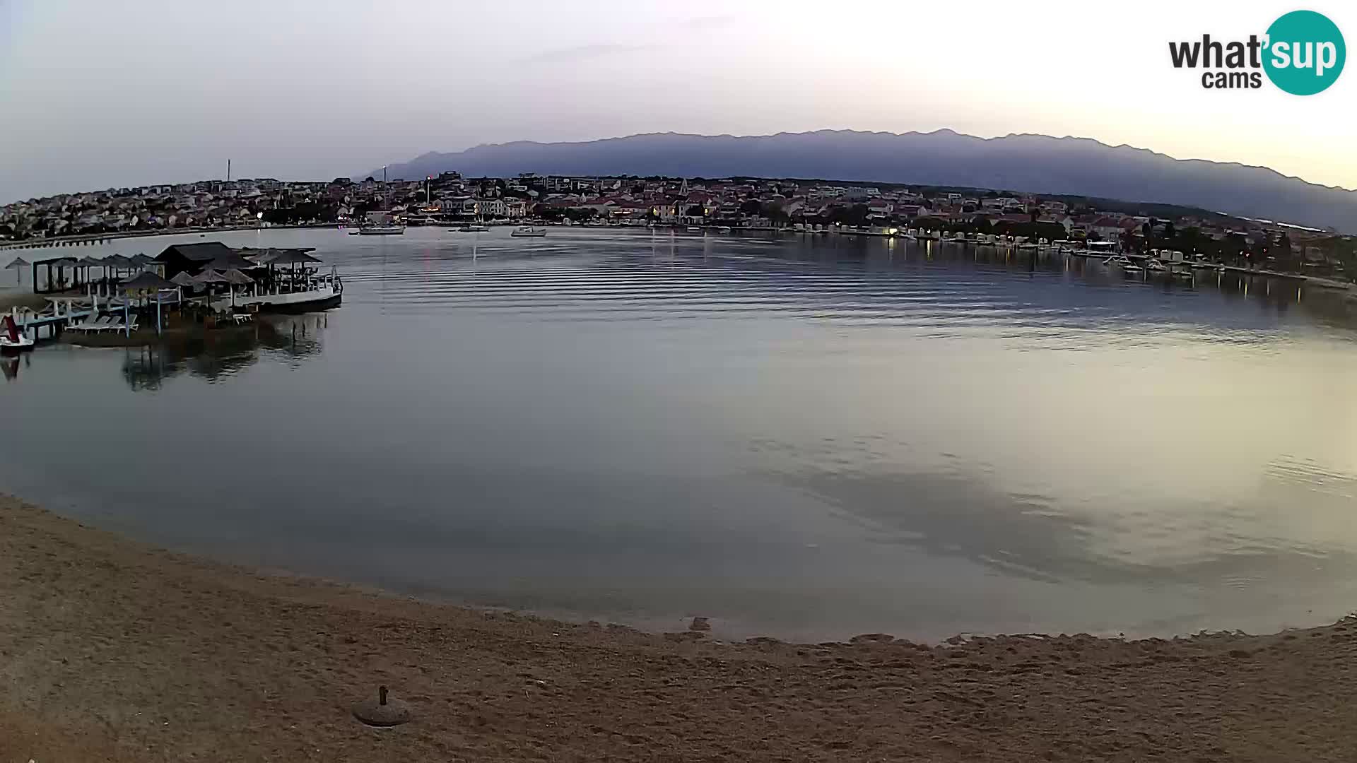 Novalja en vivo – playa de la ciudad