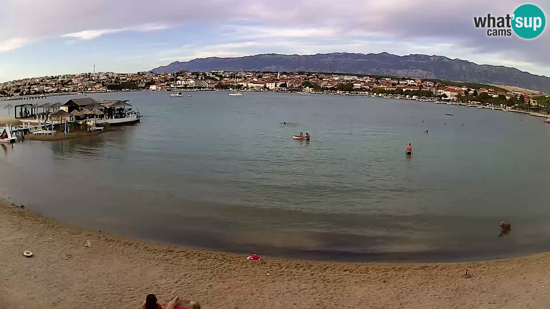 Novalja en vivo – playa de la ciudad