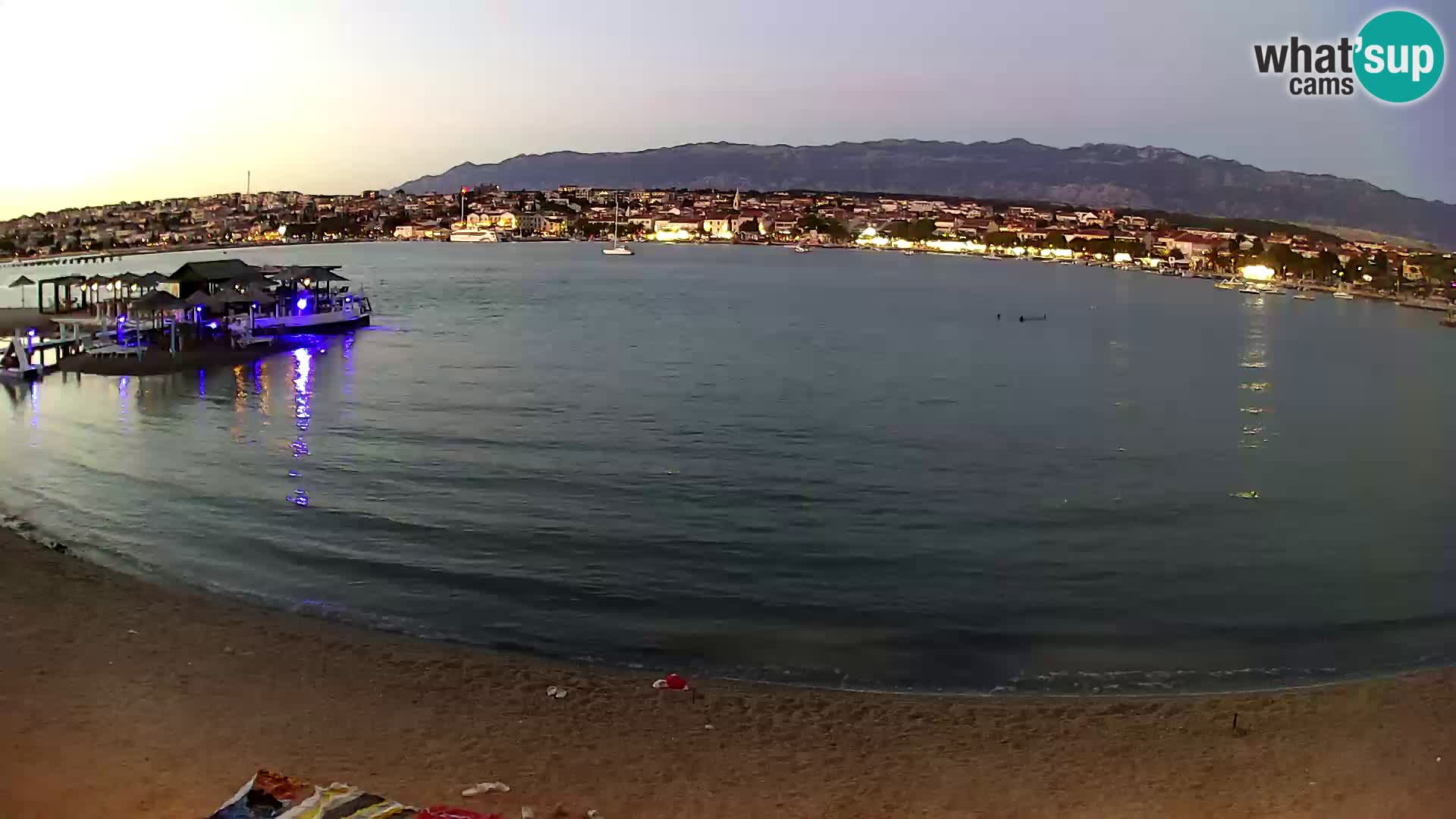 Novalja en vivo – playa de la ciudad
