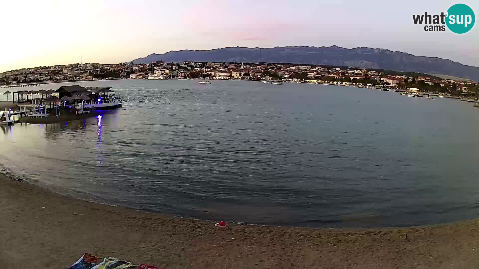 Novalja en vivo – playa de la ciudad