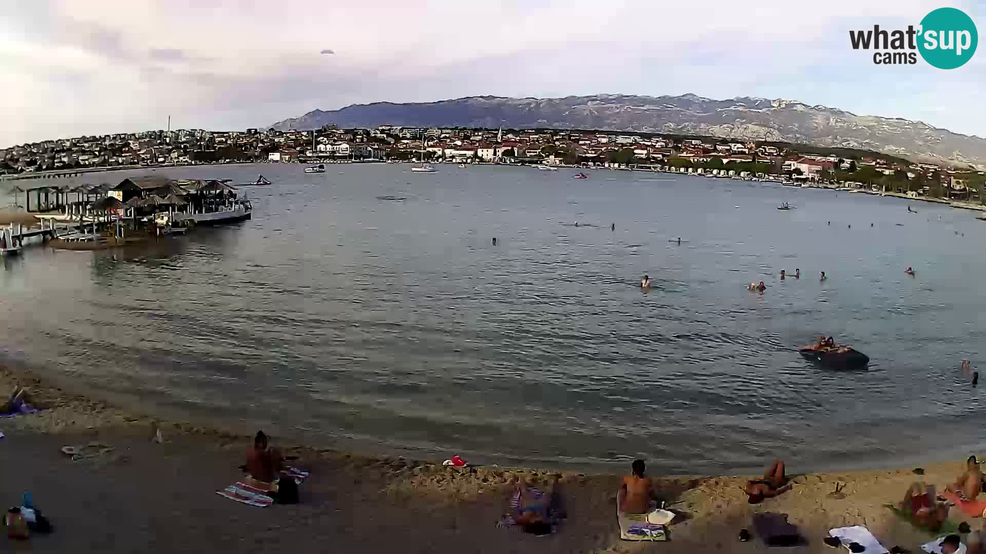 Novalja en vivo – playa de la ciudad