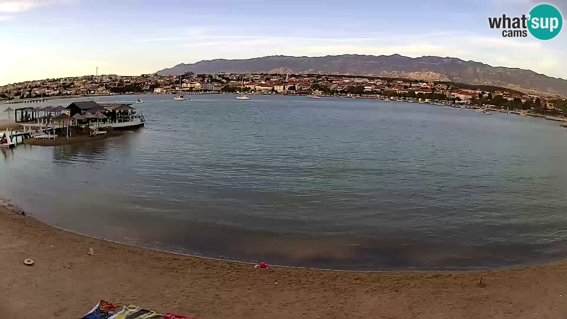 Novalja en vivo – playa de la ciudad