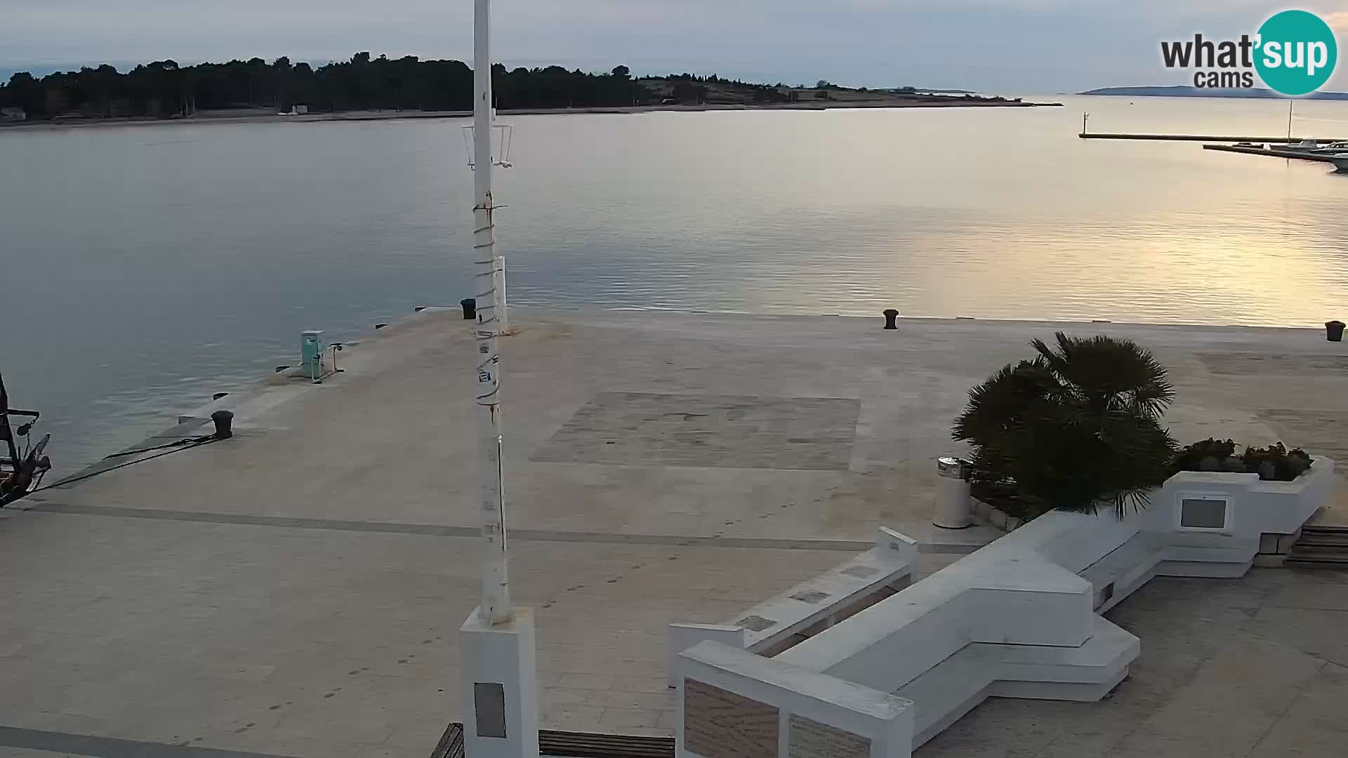 Webcam Novalja seaside promenade