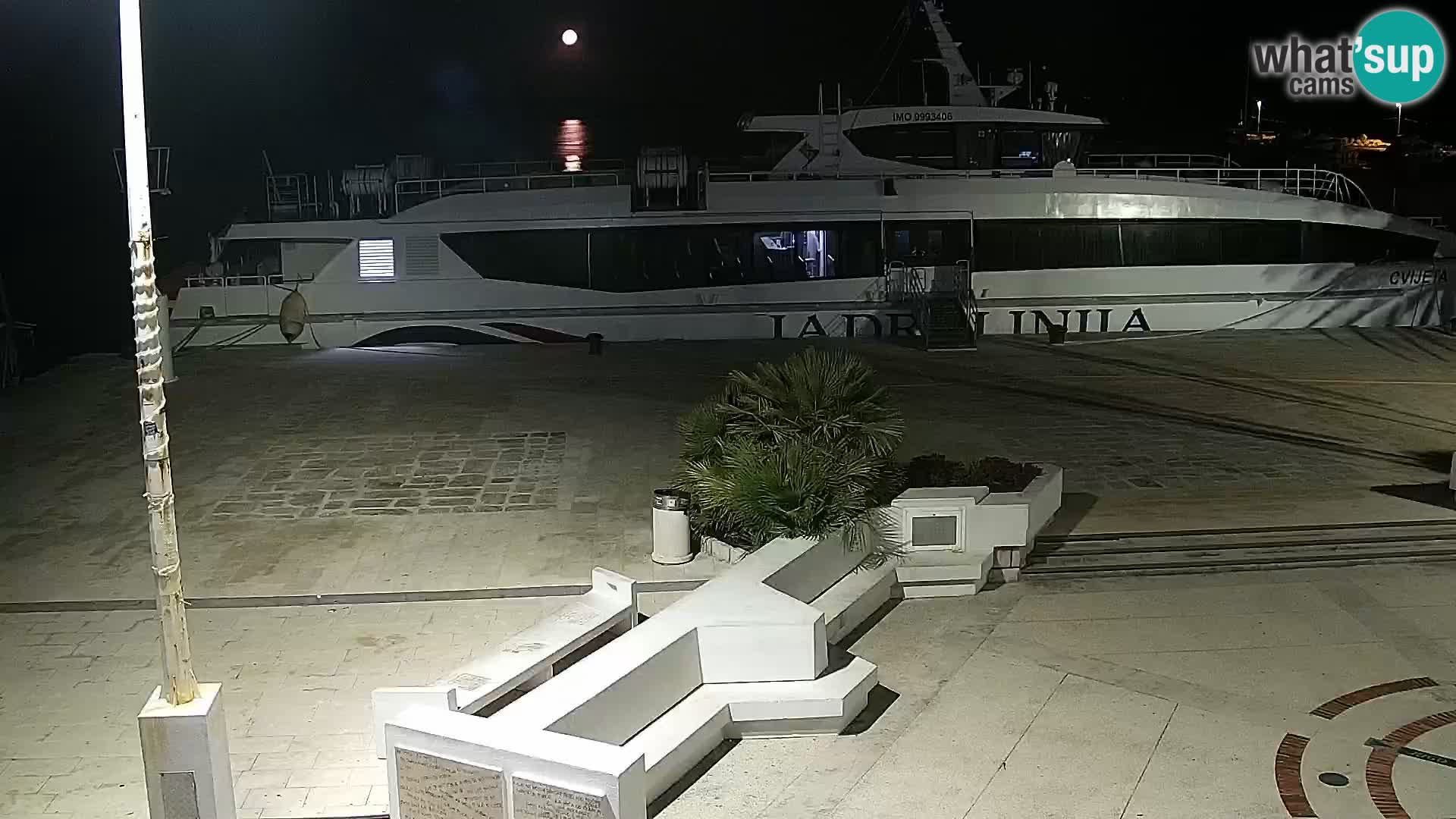 Novalja spletna kamera promenada