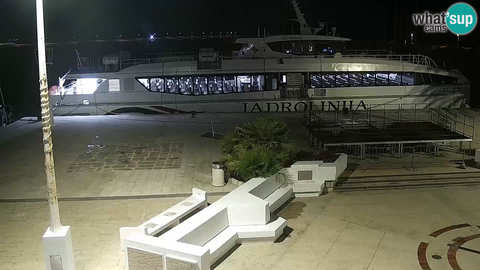 Novalja spletna kamera promenada