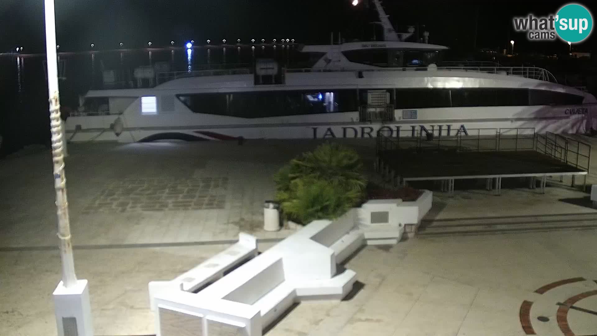 Web kamera Novalja promenada