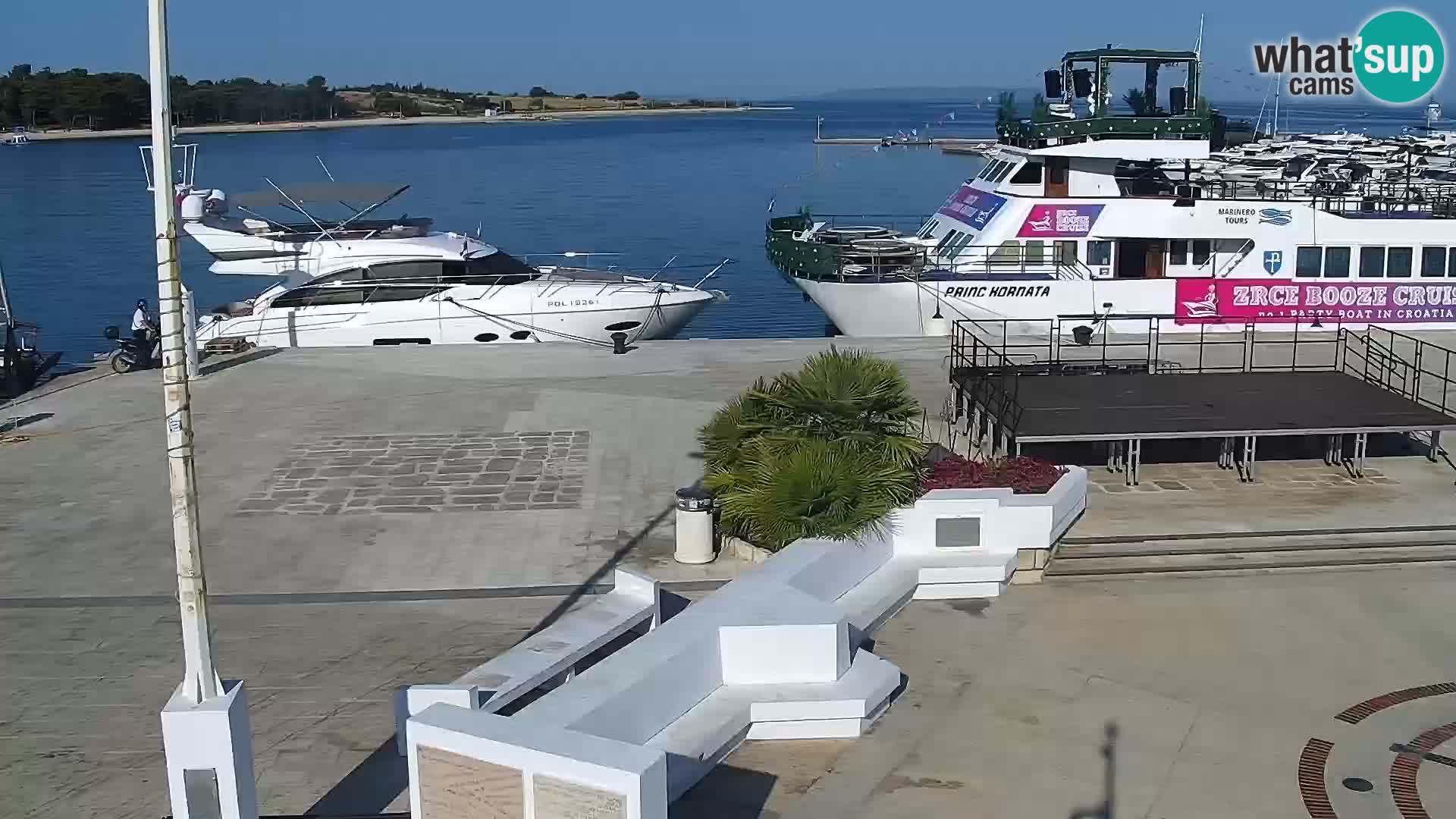 Webcam Novalja seaside promenade