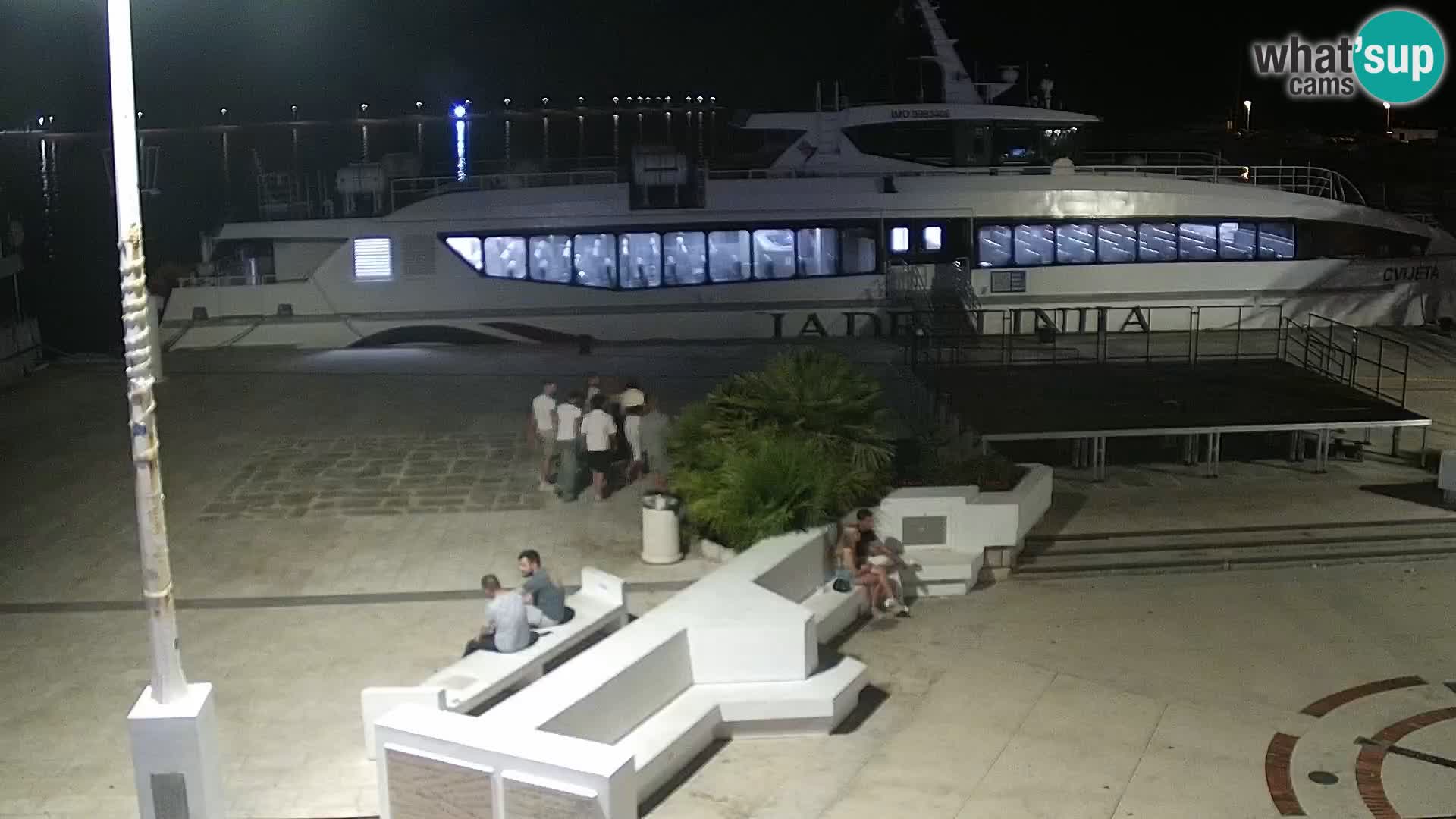 Web kamera Novalja promenada