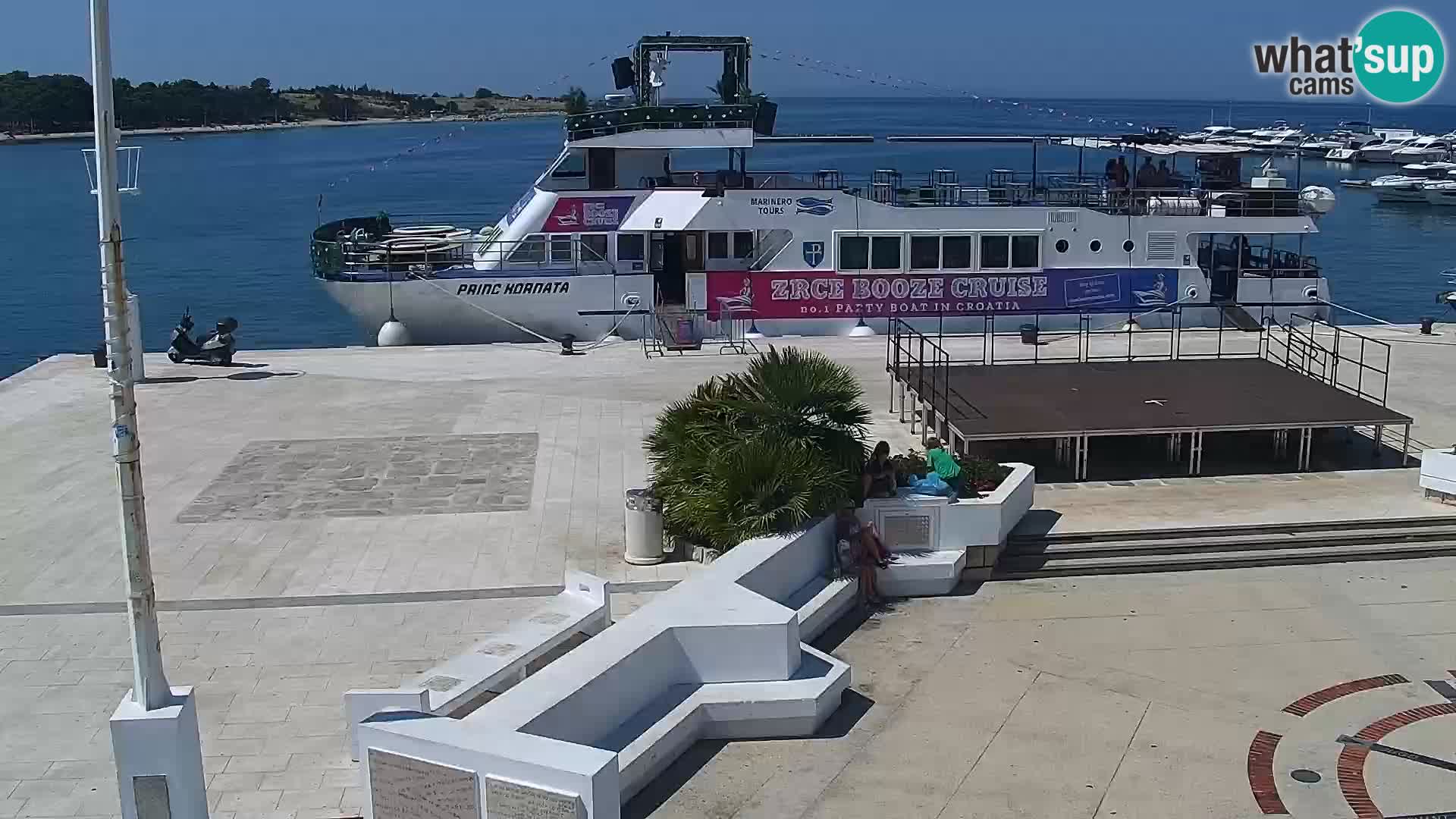 Novalja spletna kamera promenada