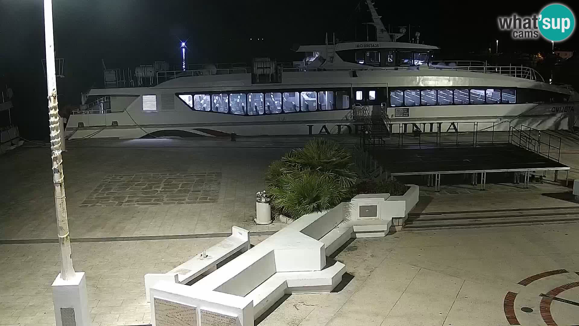 Web kamera Novalja promenada
