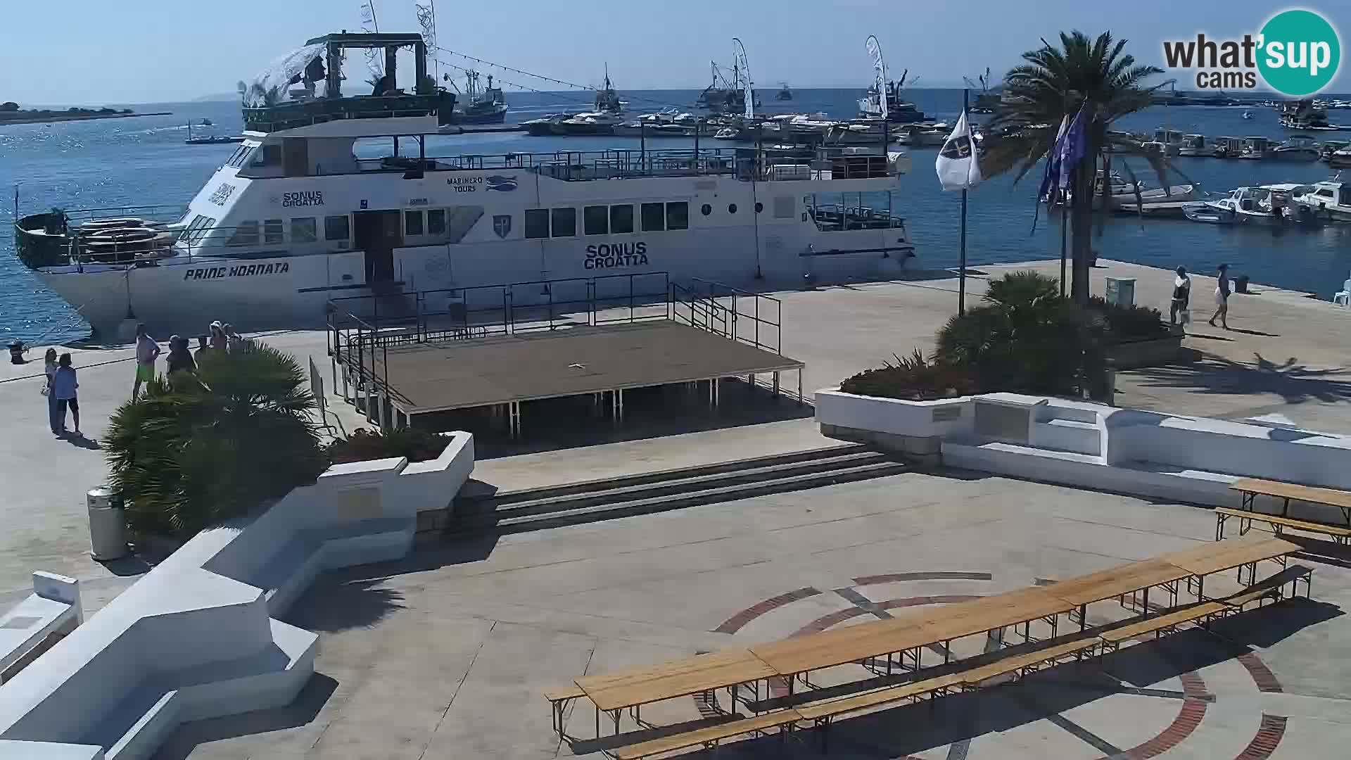 Novalja spletna kamera promenada