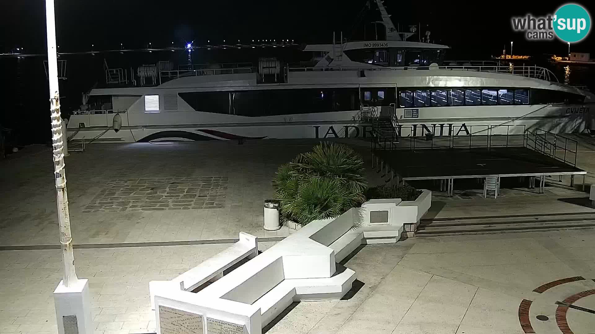 Web kamera Novalja promenada