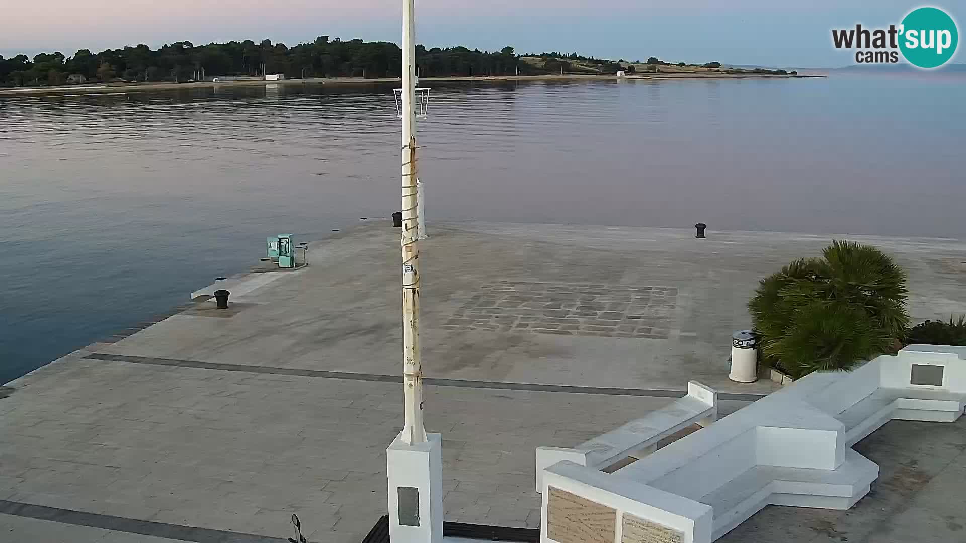 Webcam Novalja seaside promenade
