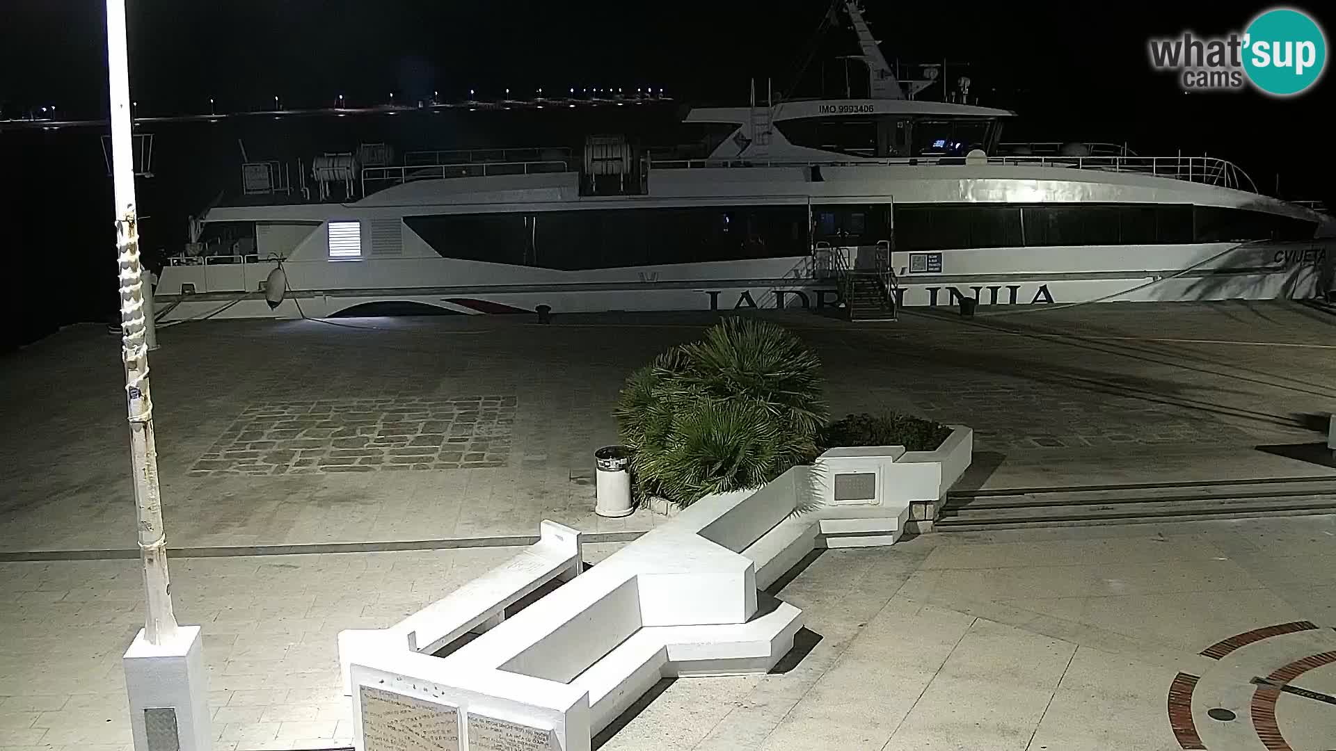 Web kamera Novalja promenada