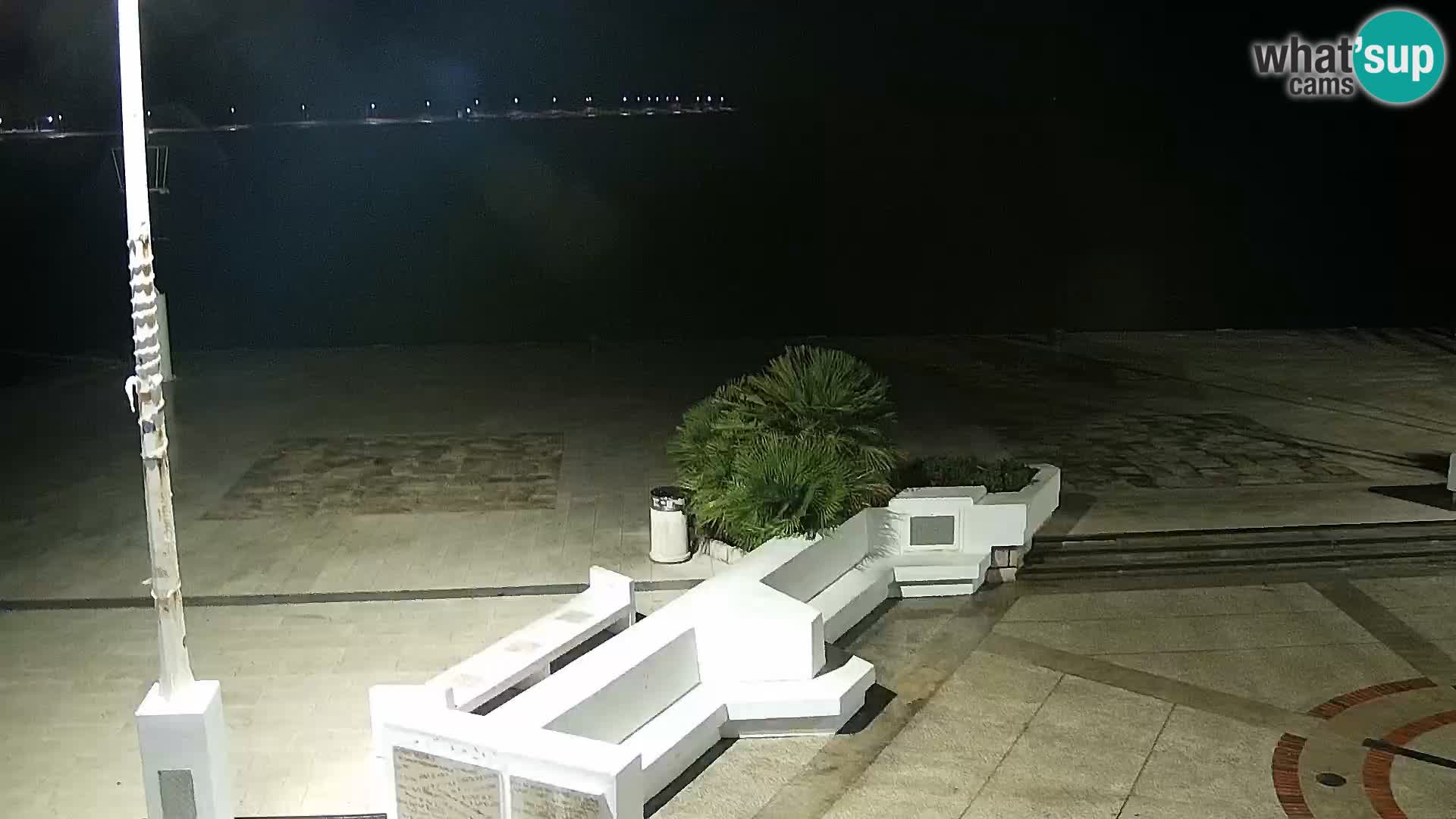 Novalja spletna kamera promenada