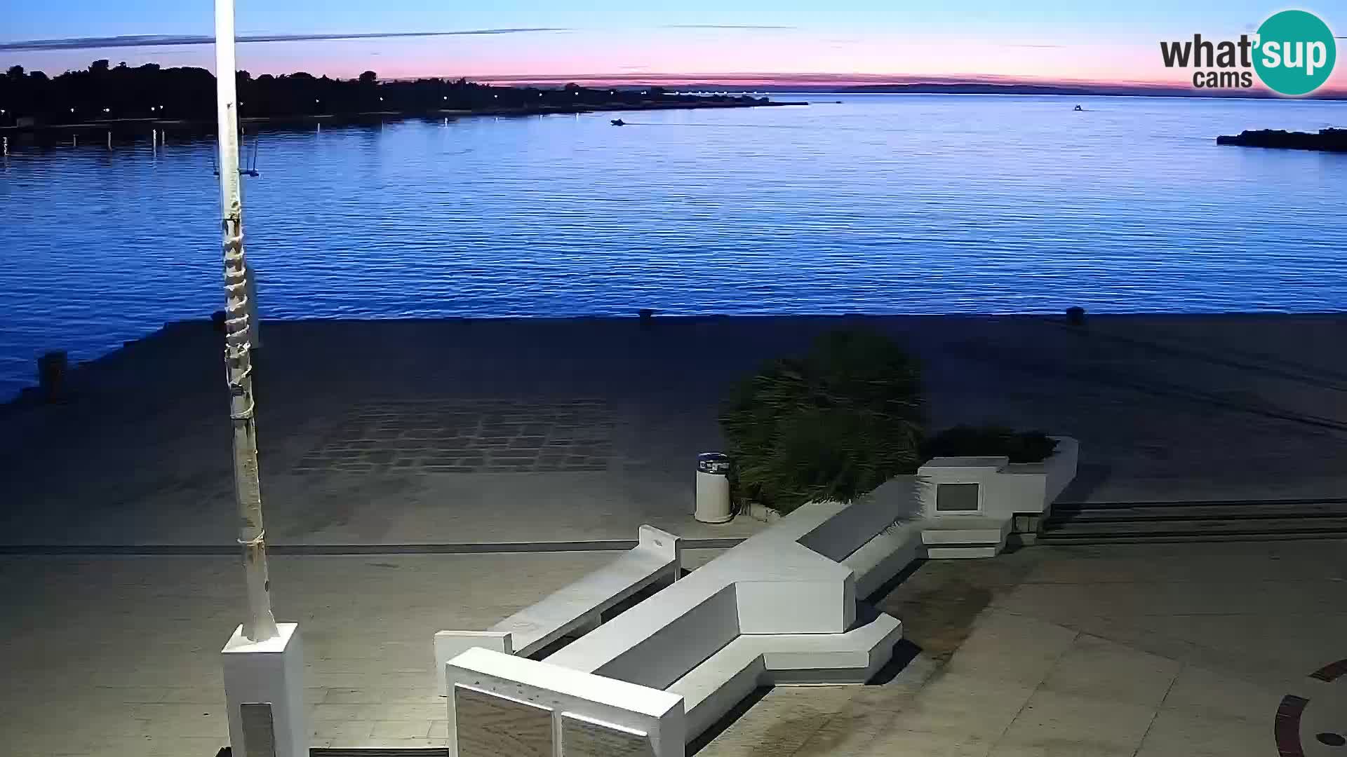 Web kamera Novalja promenada