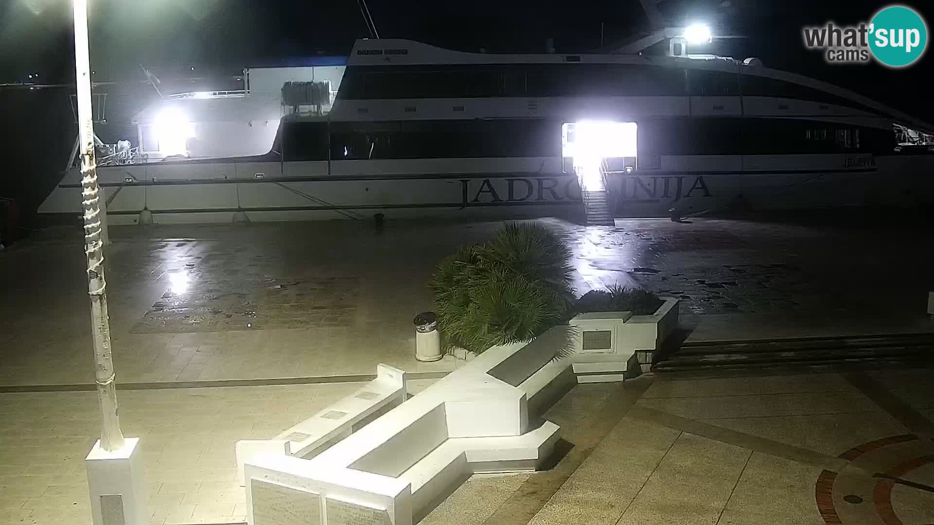 Novalja spletna kamera promenada