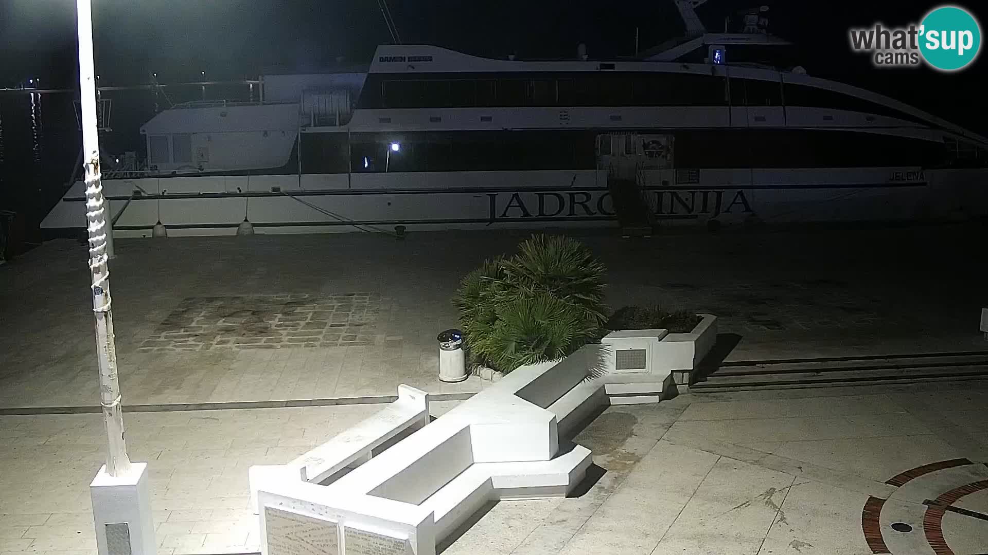 Web kamera Novalja promenada