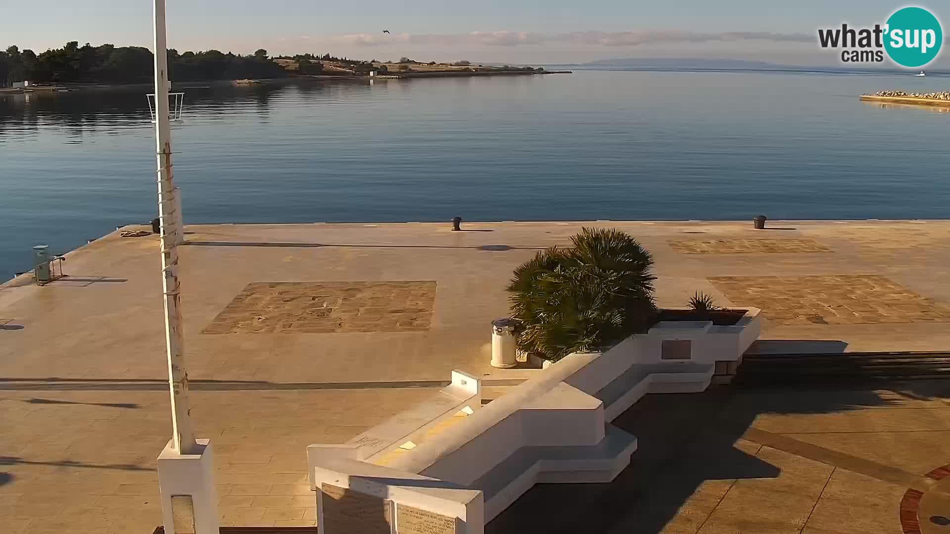 Webcam Novalja seaside promenade