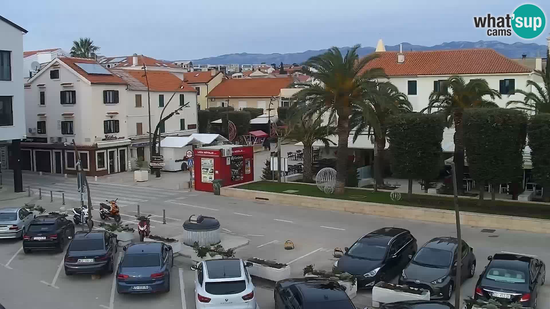 Web kamera Novalja promenada