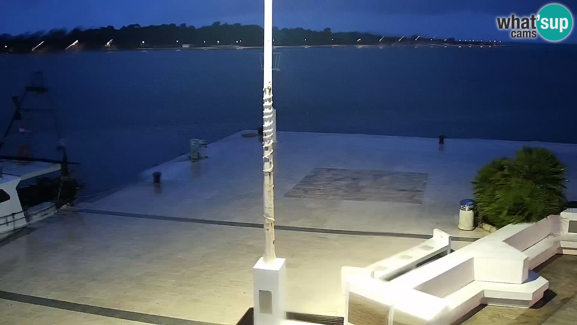 Novalja spletna kamera promenada