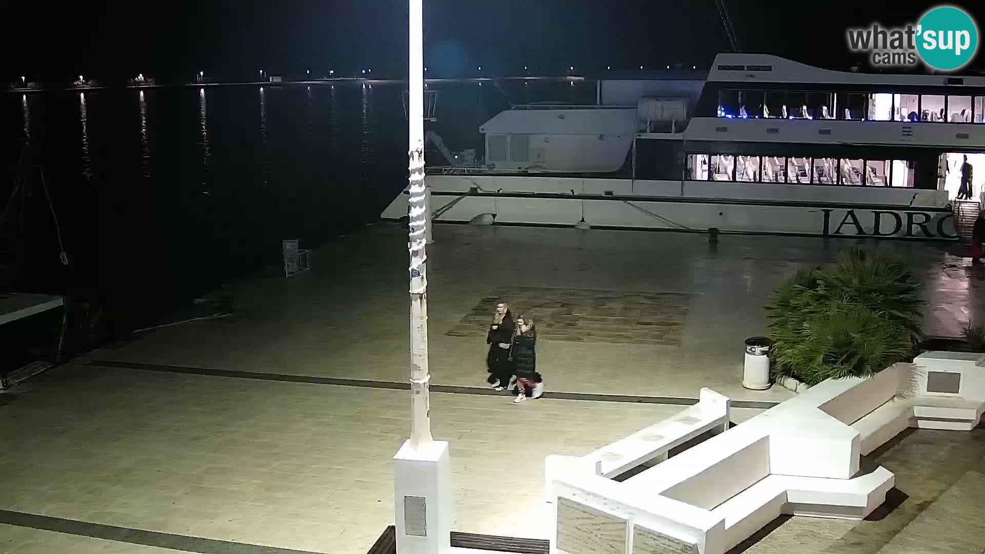 Novalja spletna kamera promenada