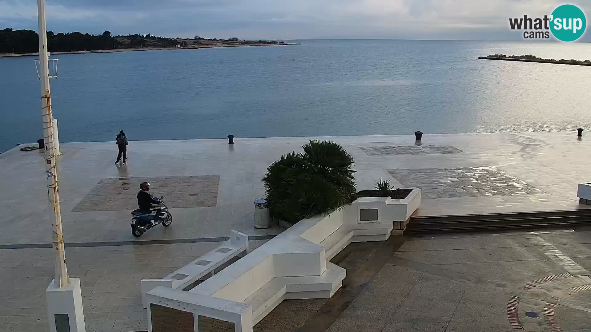 Webcam Novalja seaside promenade
