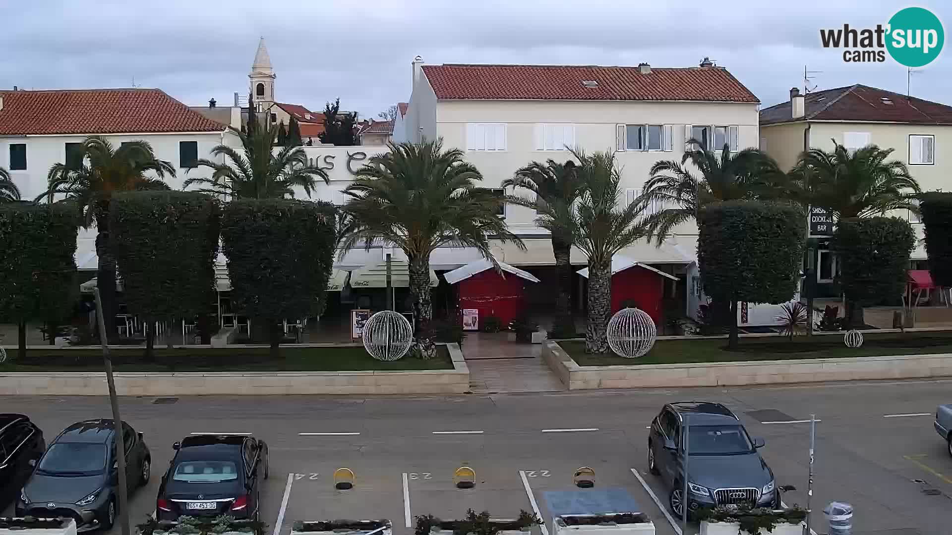 Web kamera Novalja promenada