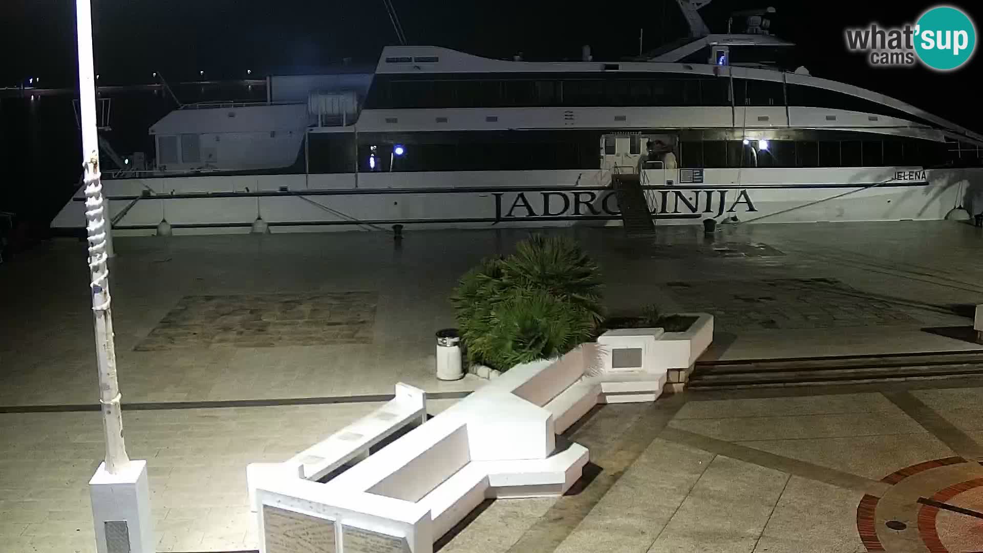 Web kamera Novalja promenada