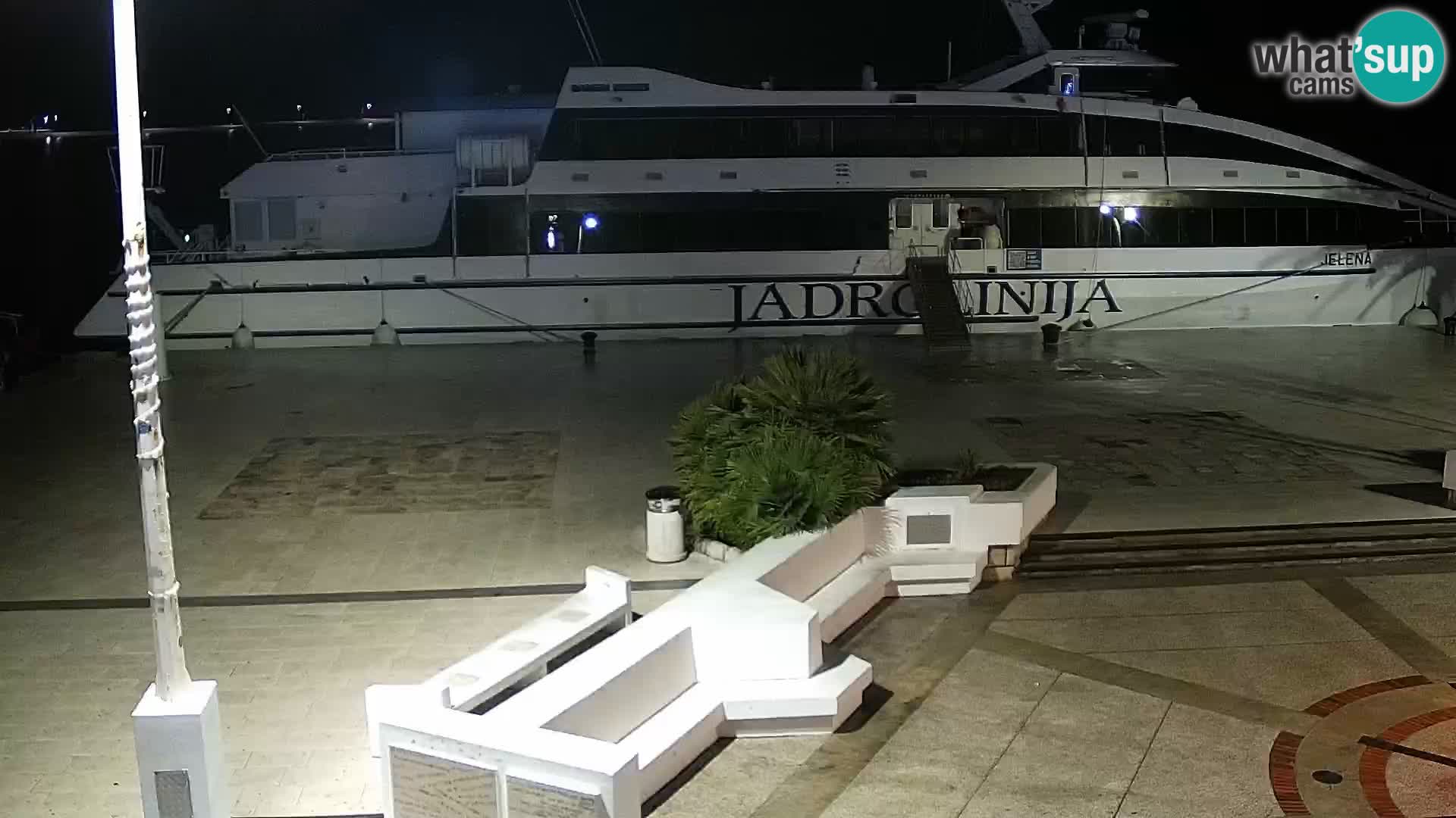 Web kamera Novalja promenada