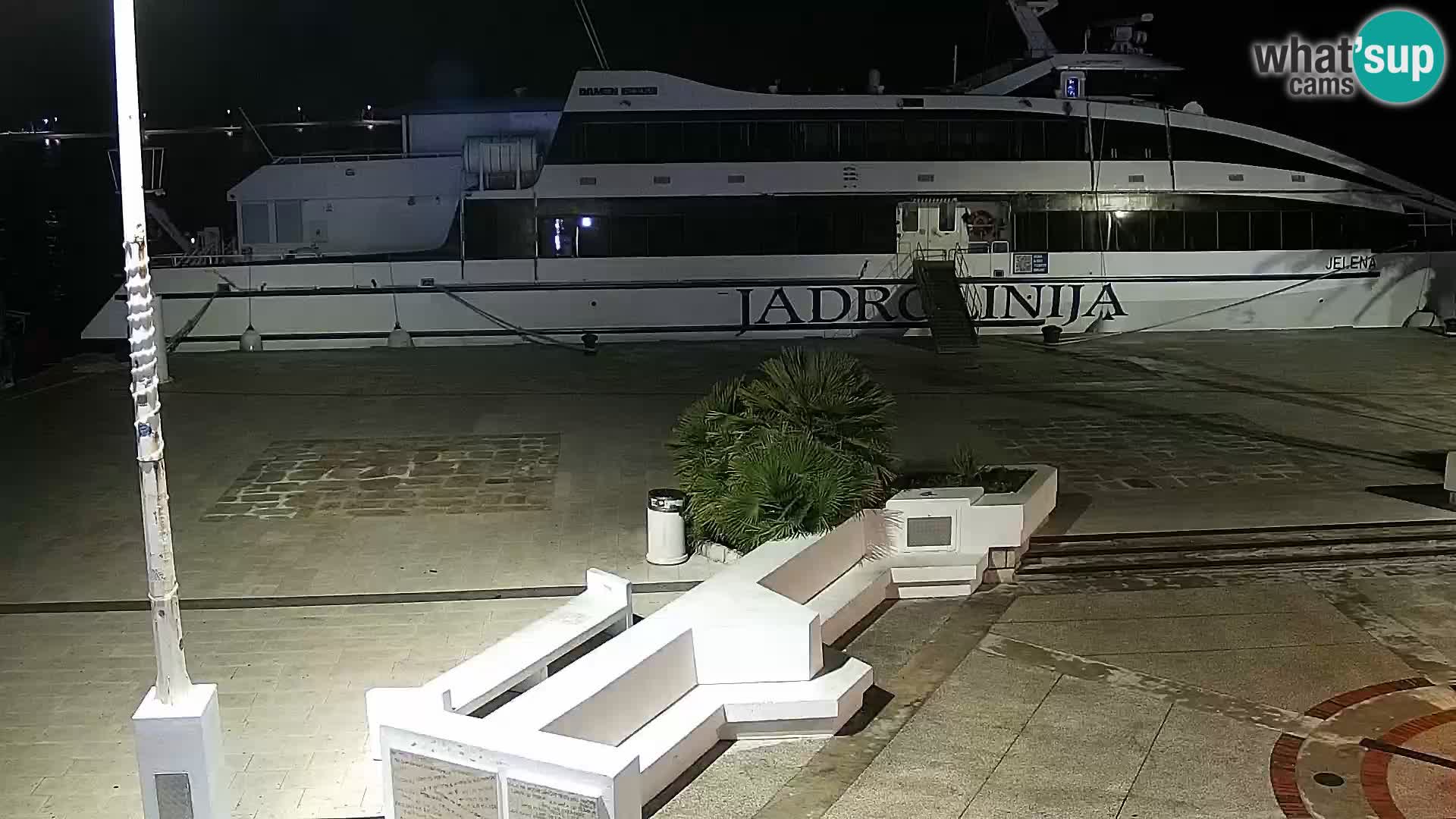 Web kamera Novalja promenada