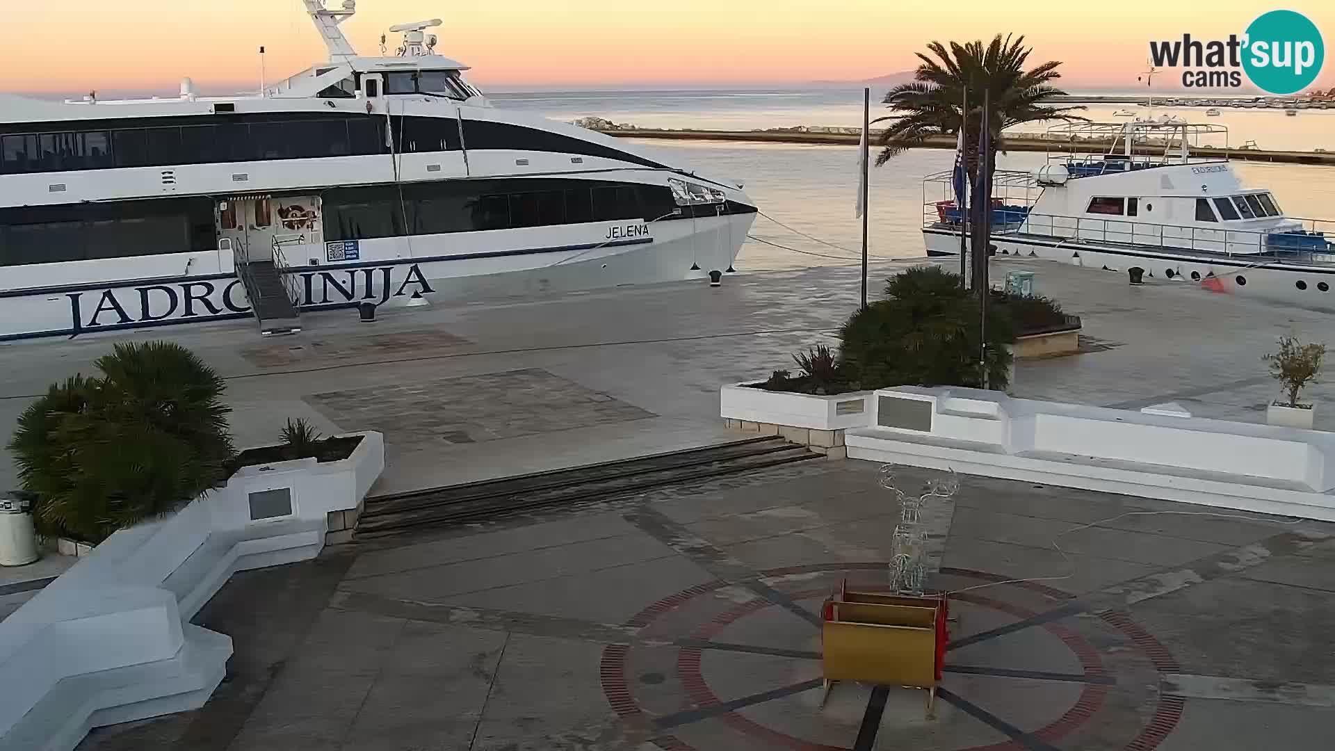 Web kamera Novalja promenada