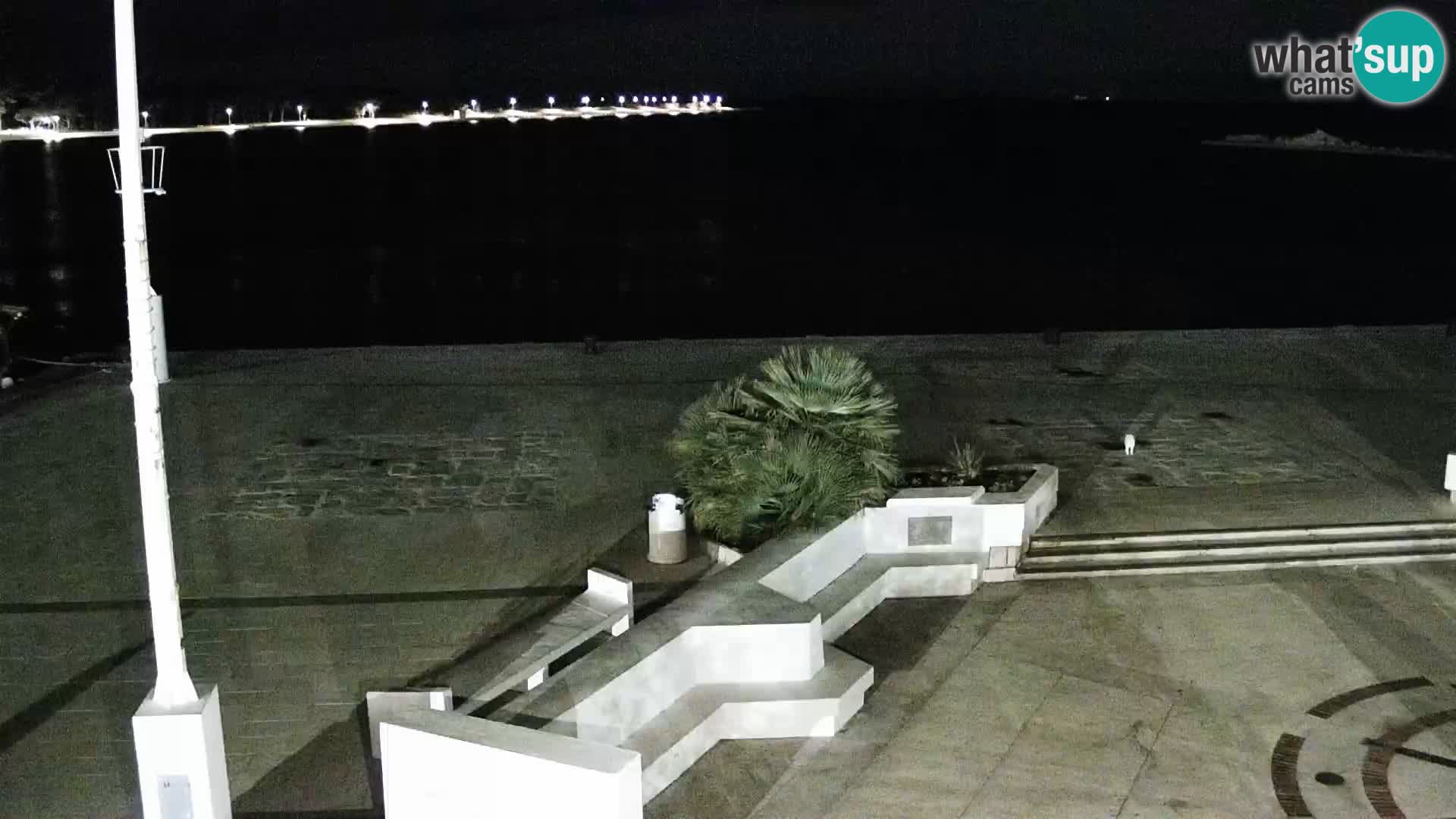 Web kamera Novalja promenada