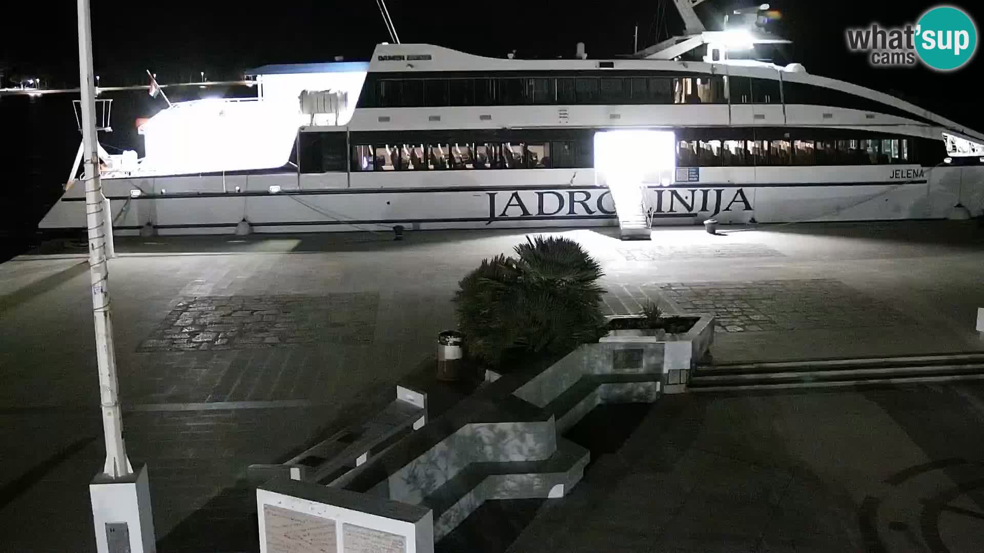 Web kamera Novalja promenada