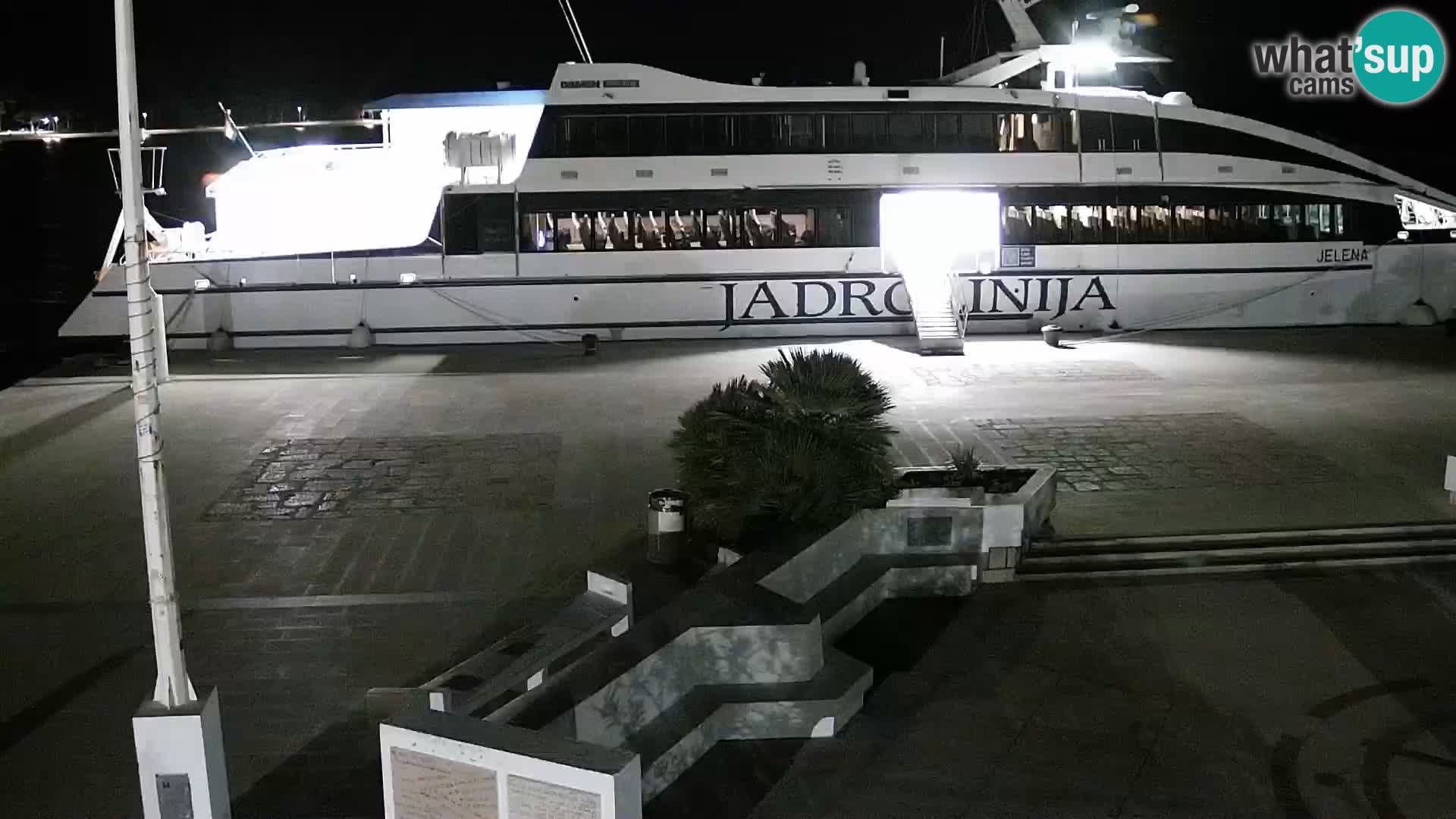 Novalja spletna kamera promenada