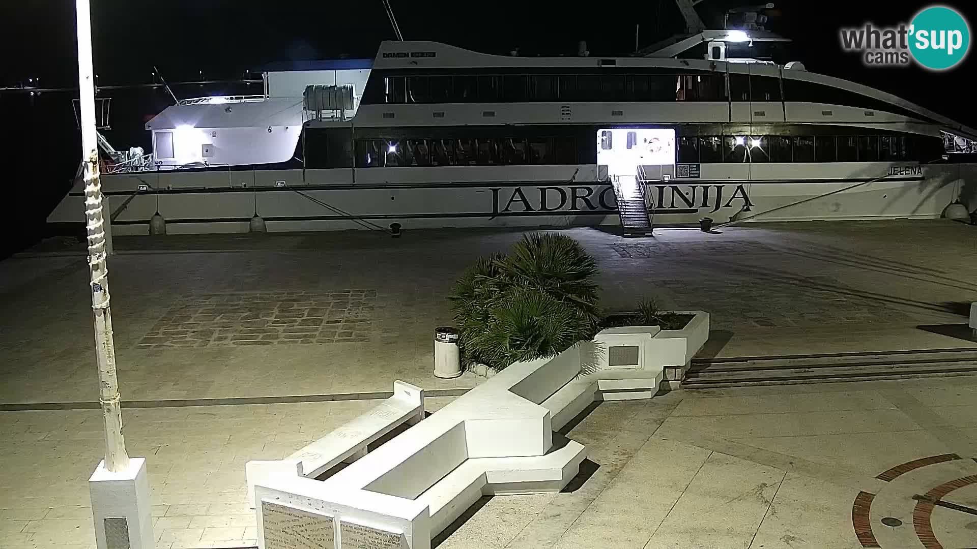 Web kamera Novalja promenada