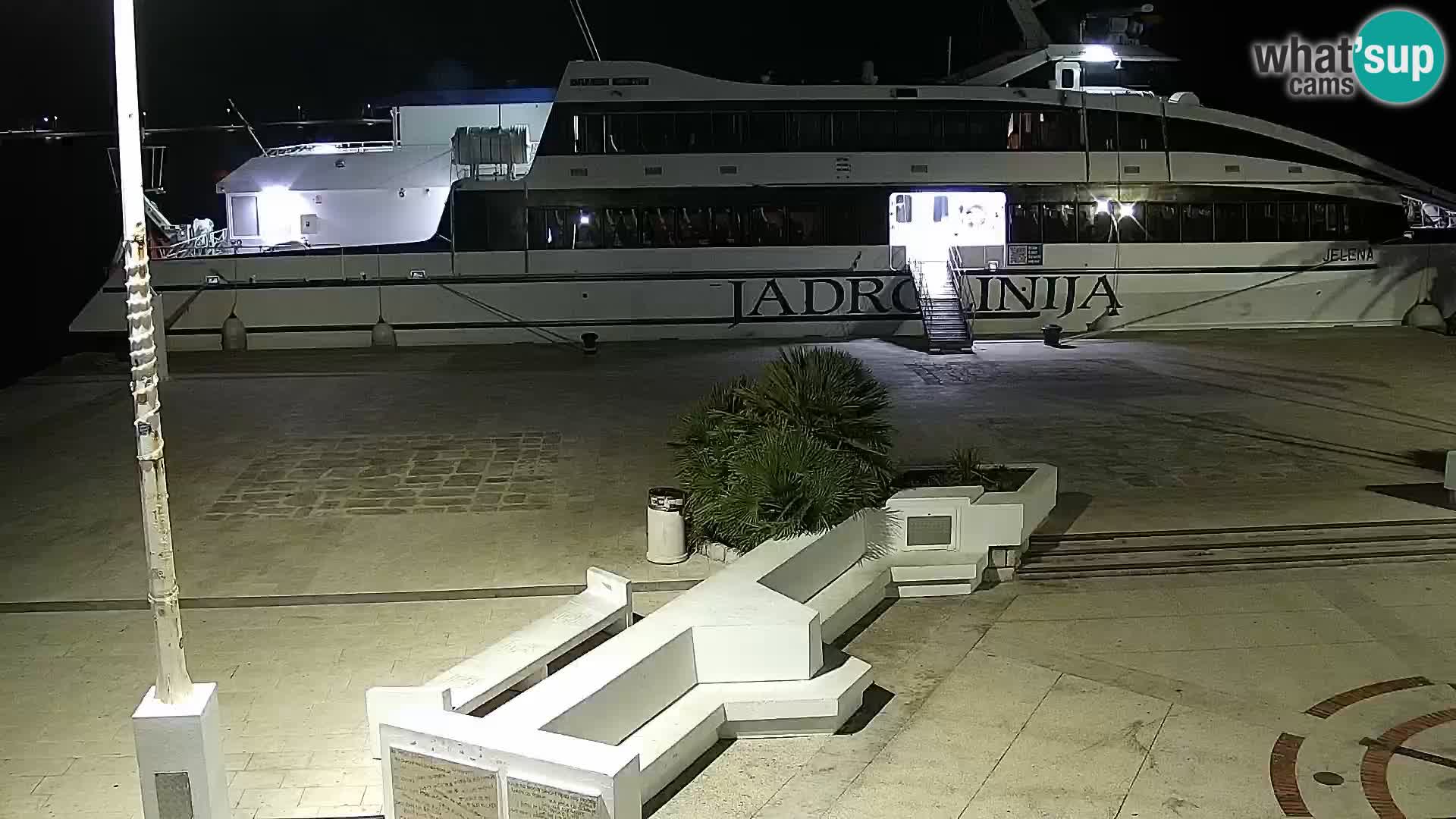 Web kamera Novalja promenada