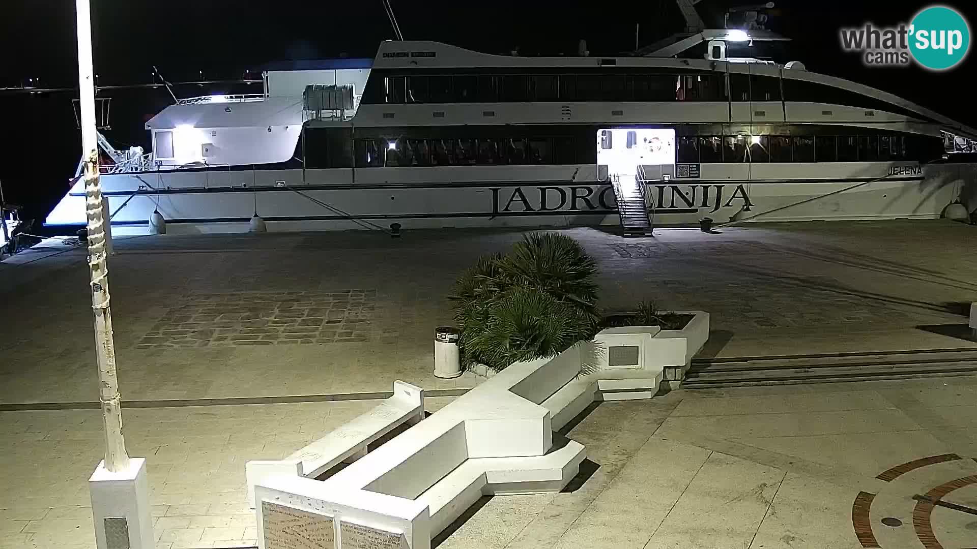 Novalja spletna kamera promenada